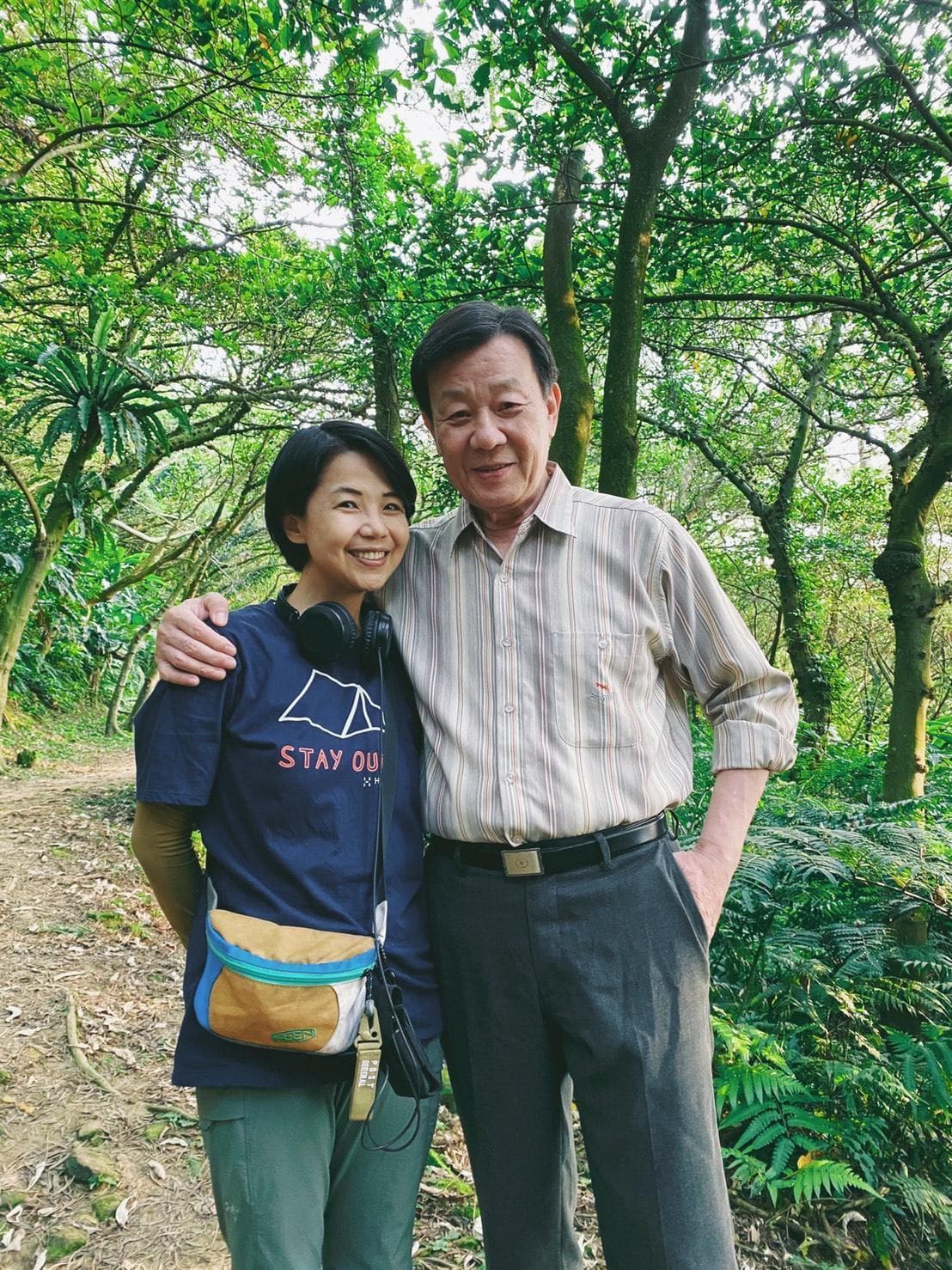 寇世勳(右)是世新校友,也被聘為客座教授。(草舍文化提供)