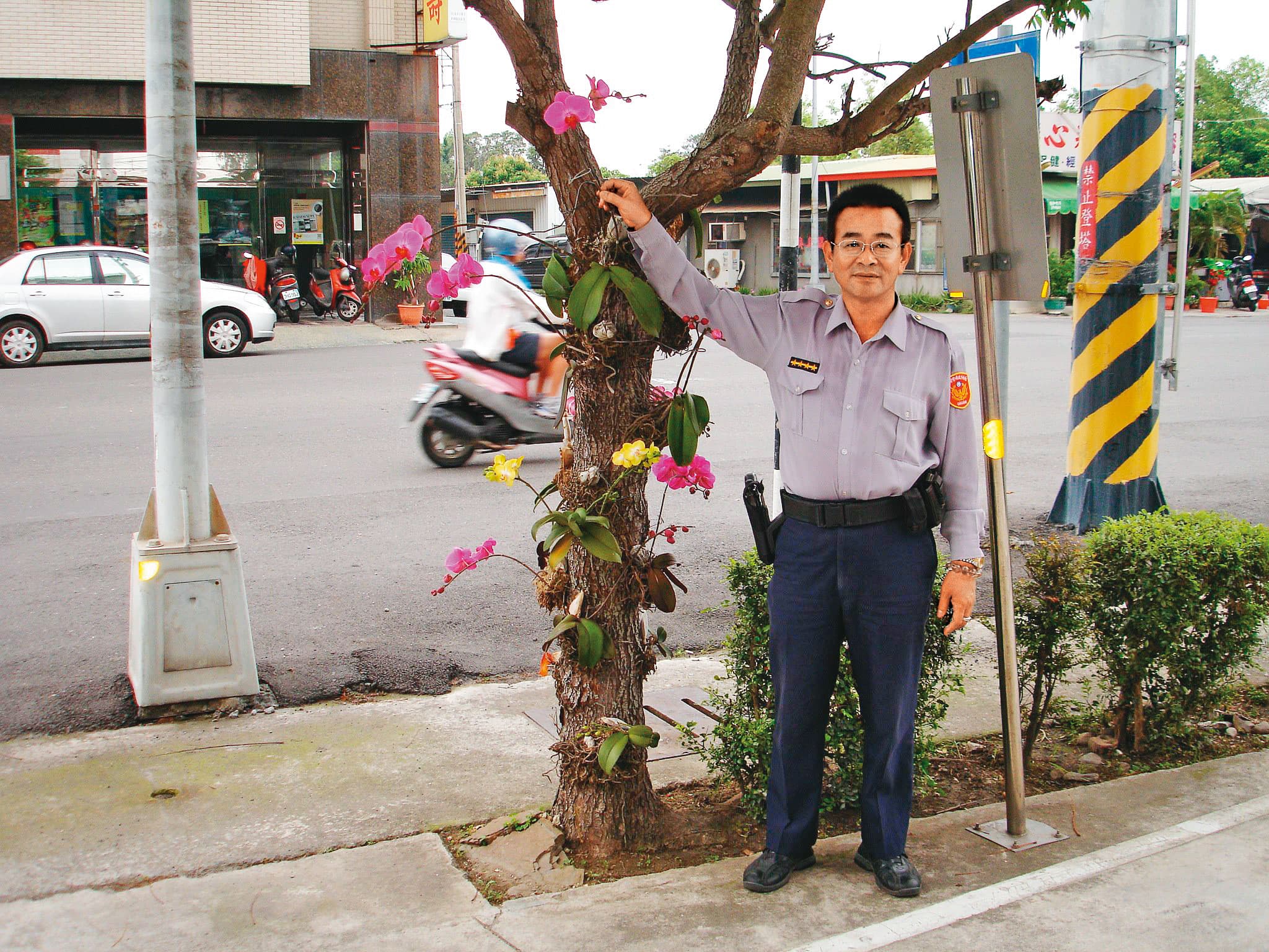官田分駐所時任副所長楊博賢(圖)主導包庇翁茂鍾易服社會勞動,隔年申請退休並轉至翁的佳和集團上班。(翻攝楊博賢臉書)