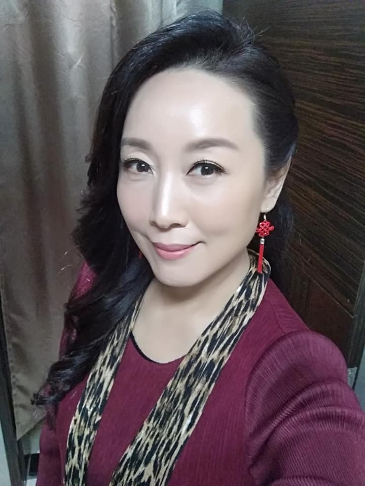 方岑因熬夜拍戲健康亮紅燈,而後她積極進修,現已成為專業的水療師。(翻攝自方岑臉書)