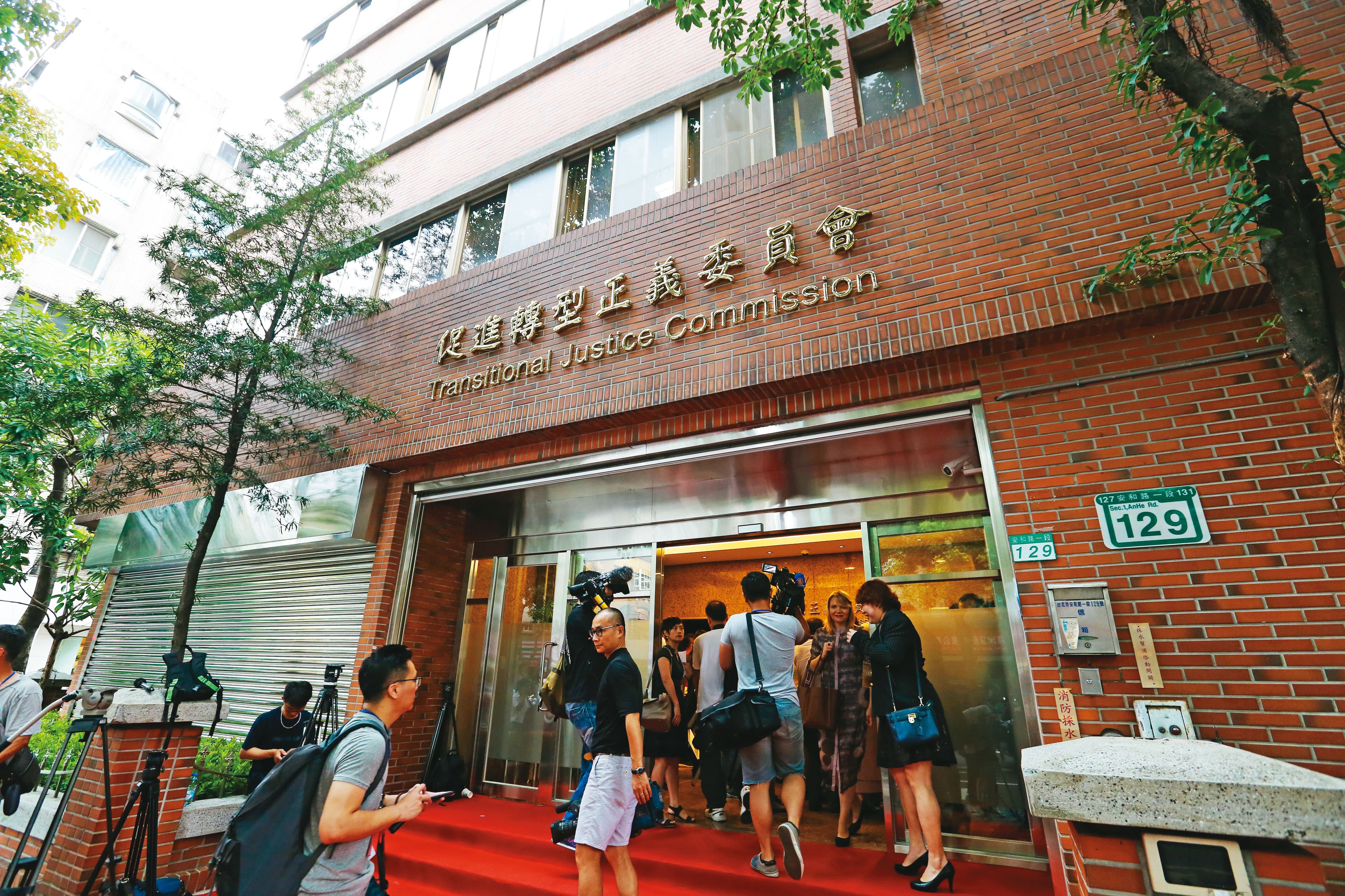 路學敏在2年前向促轉會申請平冤,調出了千餘頁資料。