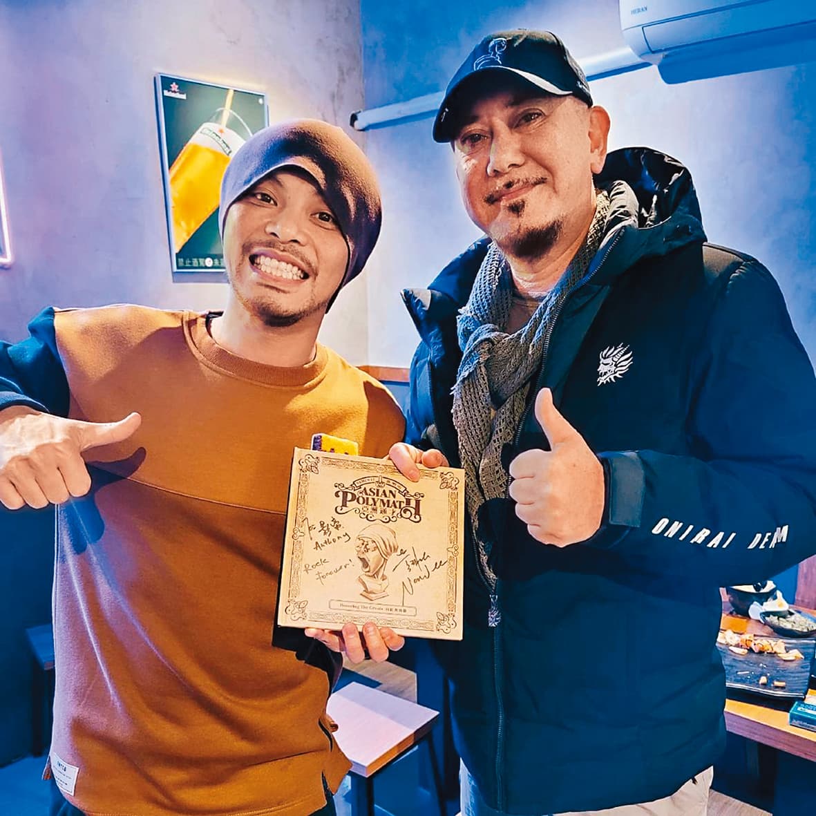 黃秋生(右)與黃明志(左)2人同病相憐,也曾合作過音樂,今年過年乾脆一起度過。(翻攝自黃明志IG)