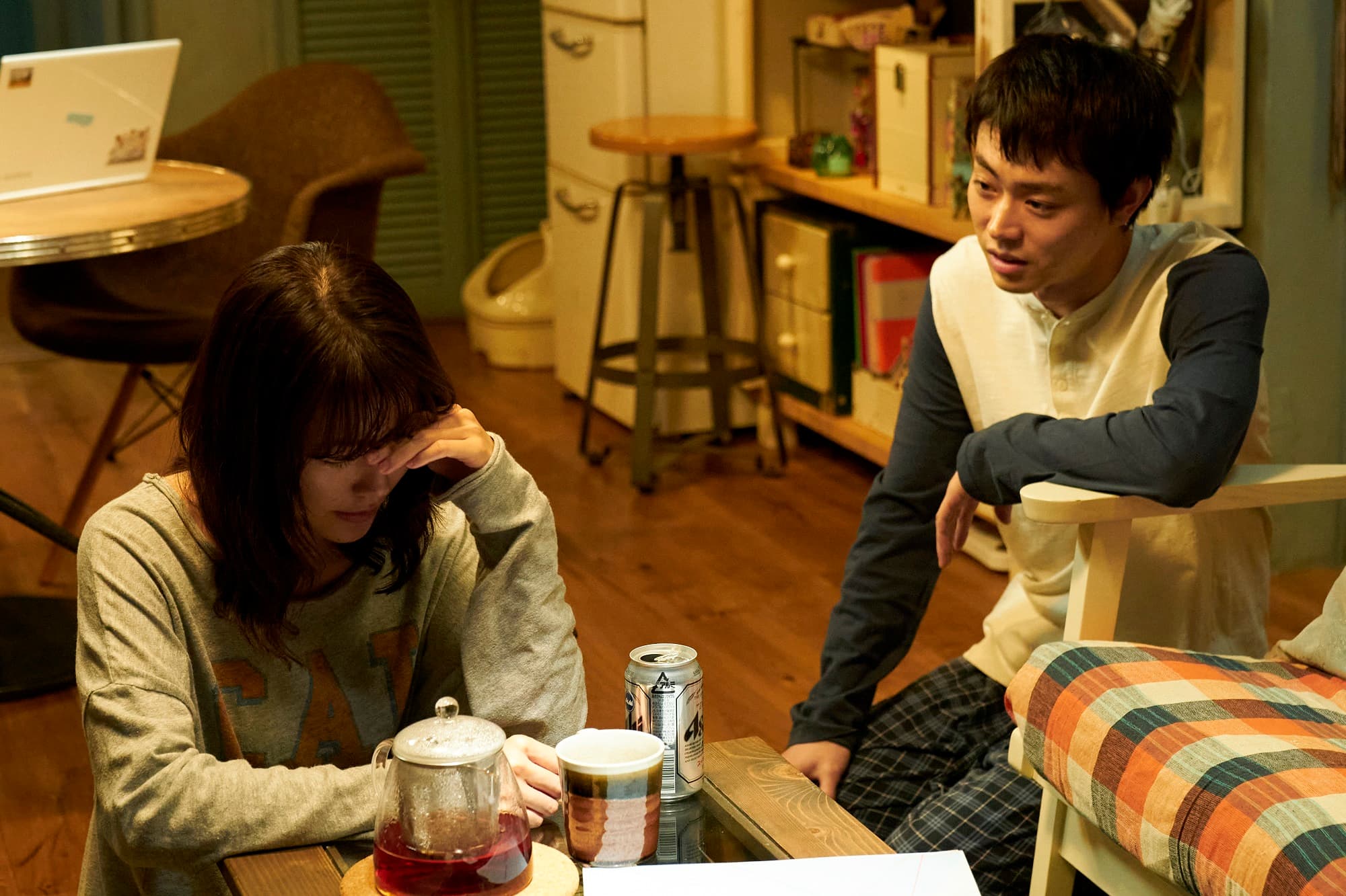 菅田將暉與有村架純在《花束般的戀愛》戀愛同居,伴隨彼此5年時光。(車庫娛樂提供)