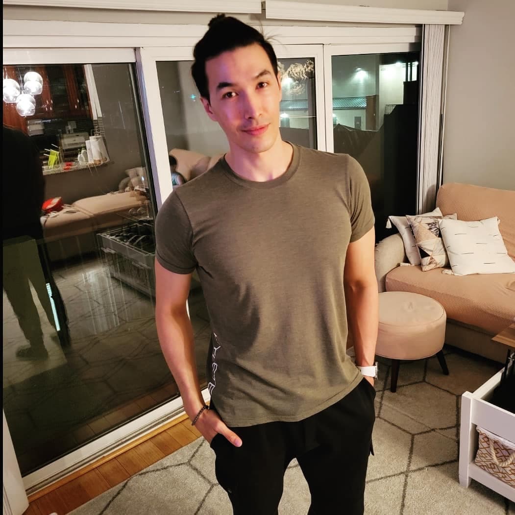 錦榮時常被拍到走路或者騎車,形象算是健康。(翻攝錦榮IG)