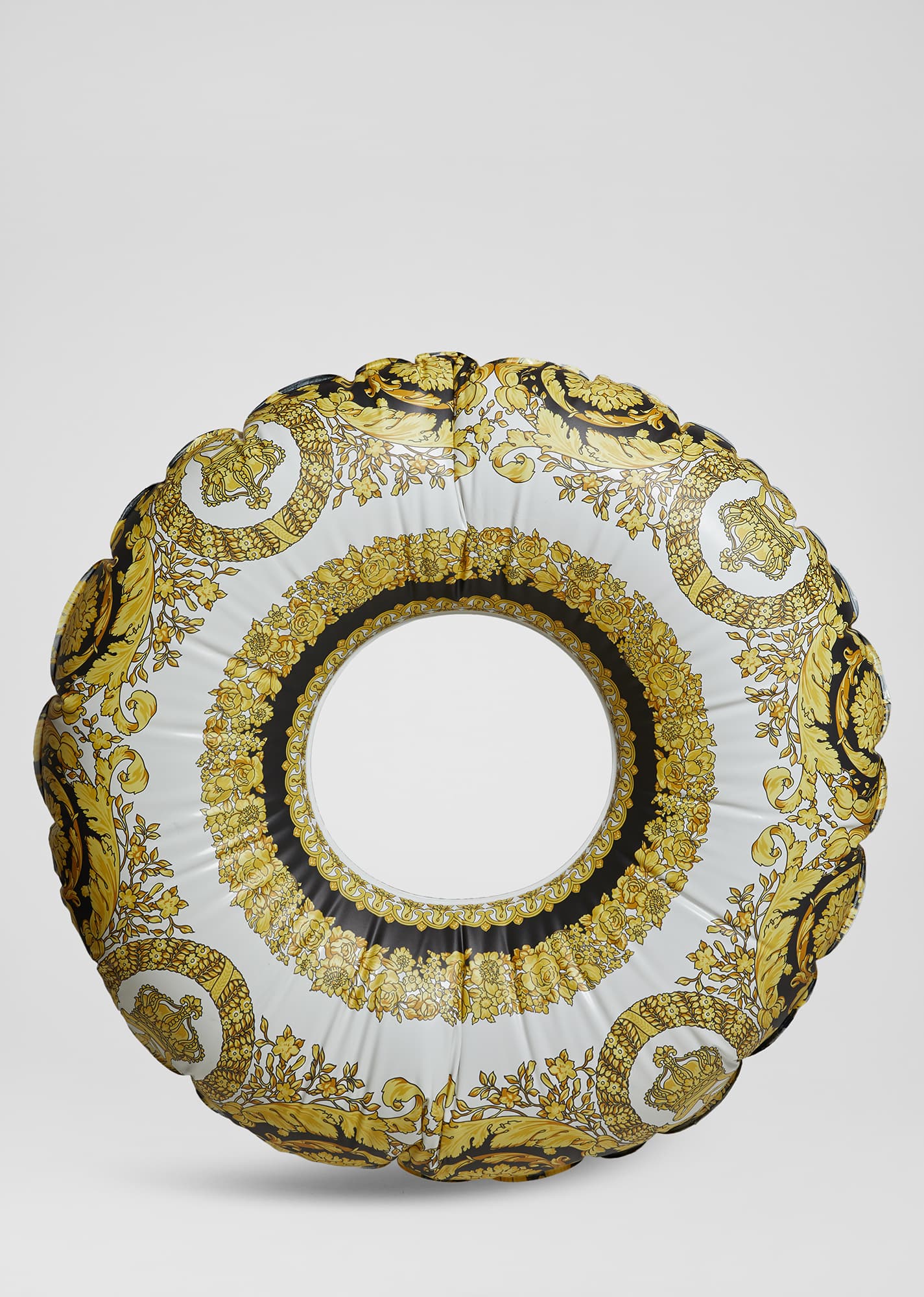 印花泳圈 NT$7,500 VERSACE。(VERSACE提供)