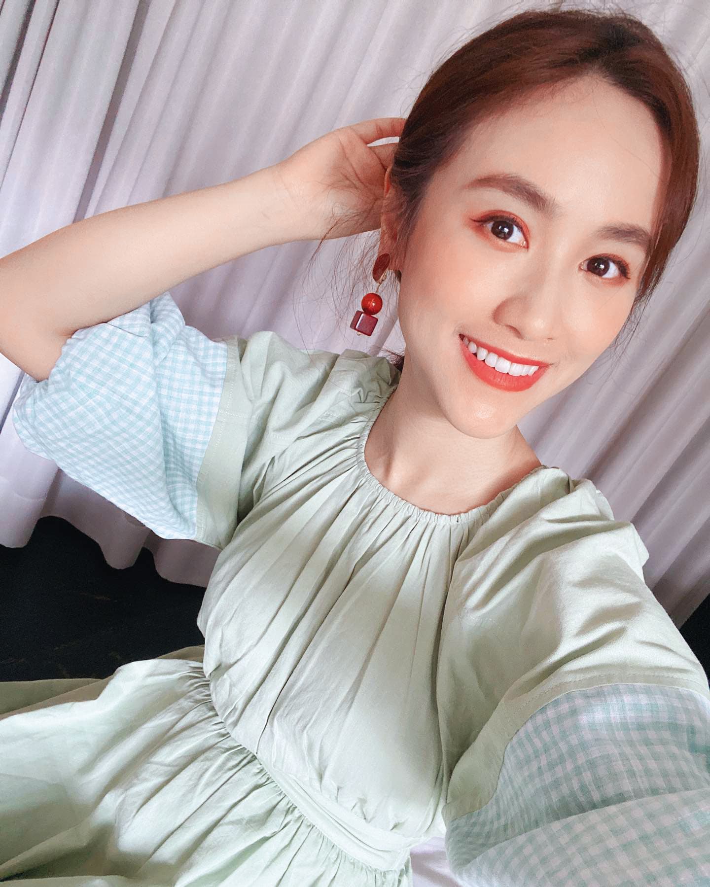 吳宗憲常在媒體、社交平台上脫口爭議言論,女兒吳姍儒變成緩頰達人。(翻攝自吳姍儒臉書)