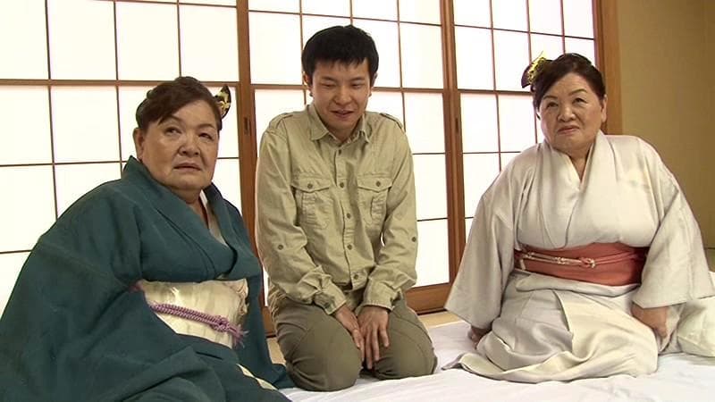 雙胞胎富田姐妹以61歲的高齡出道拍片,姐妹丼引發話題。(翻攝自PTT)