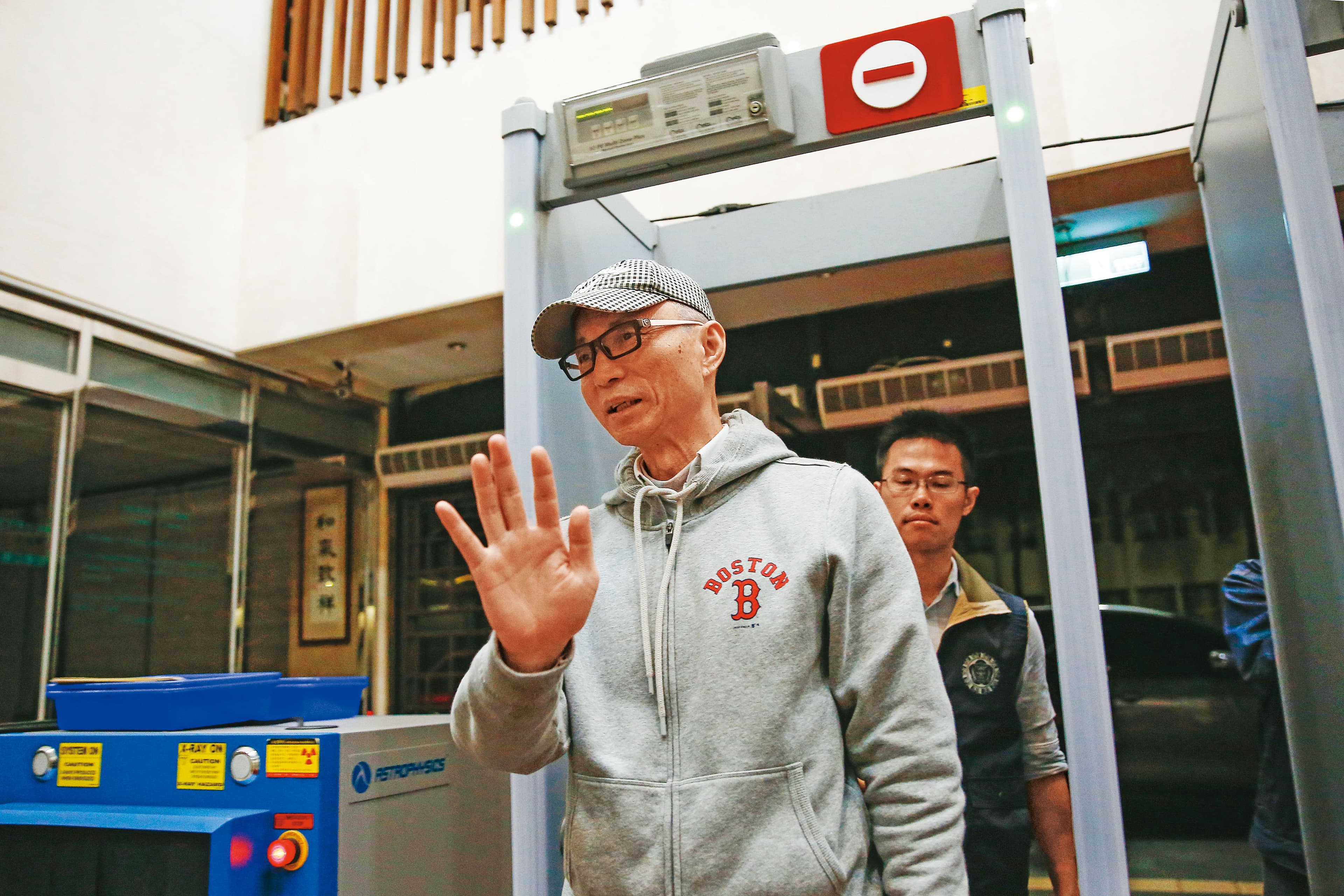 自去年開始,朱國榮就積極拉攏泰山當權派以外的詹家成員。