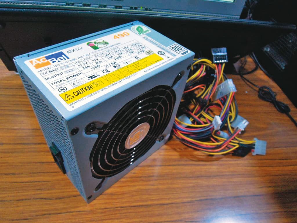 以電源供應器起家的康舒將引進新技術、建立產品線,來推動公司發展轉型。(翻攝奇摩拍賣)