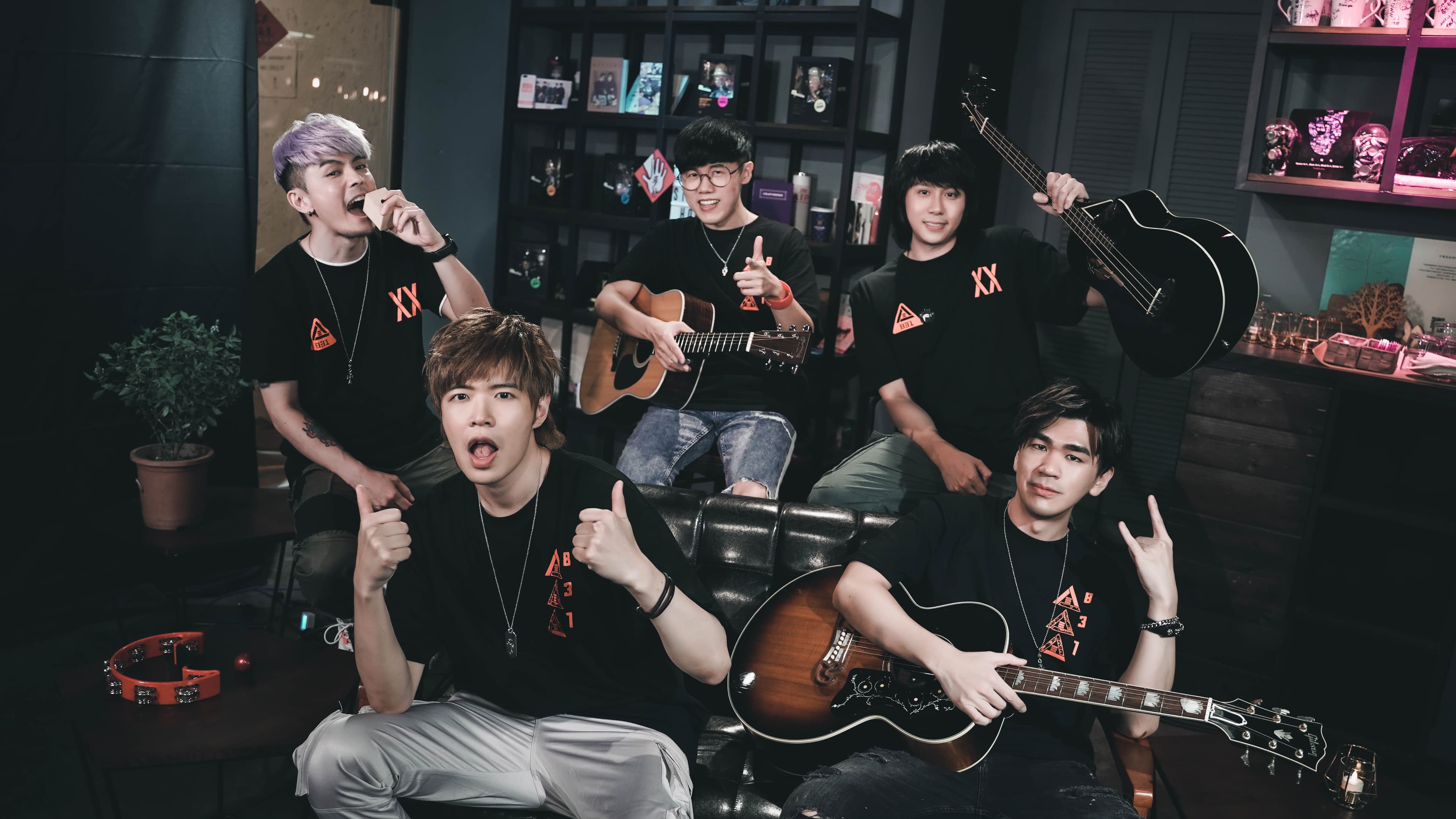 八三夭感激偶像張震嶽跨刀相助生日趴演唱會。(KKLIVE提供)