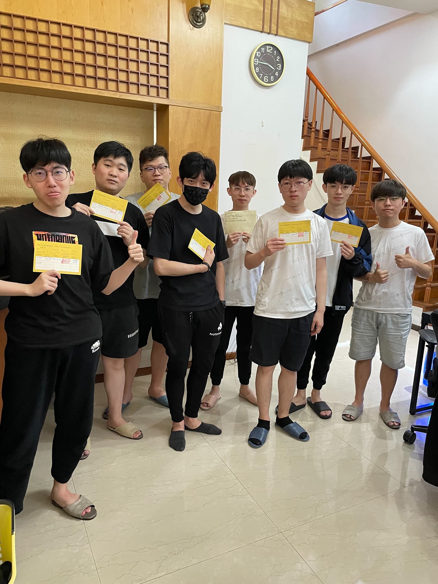 教育部體育署以「國家代表」的名目,替台灣BYG電競戰隊的選手申請到疫苗。(翻攝自丁特臉書)
