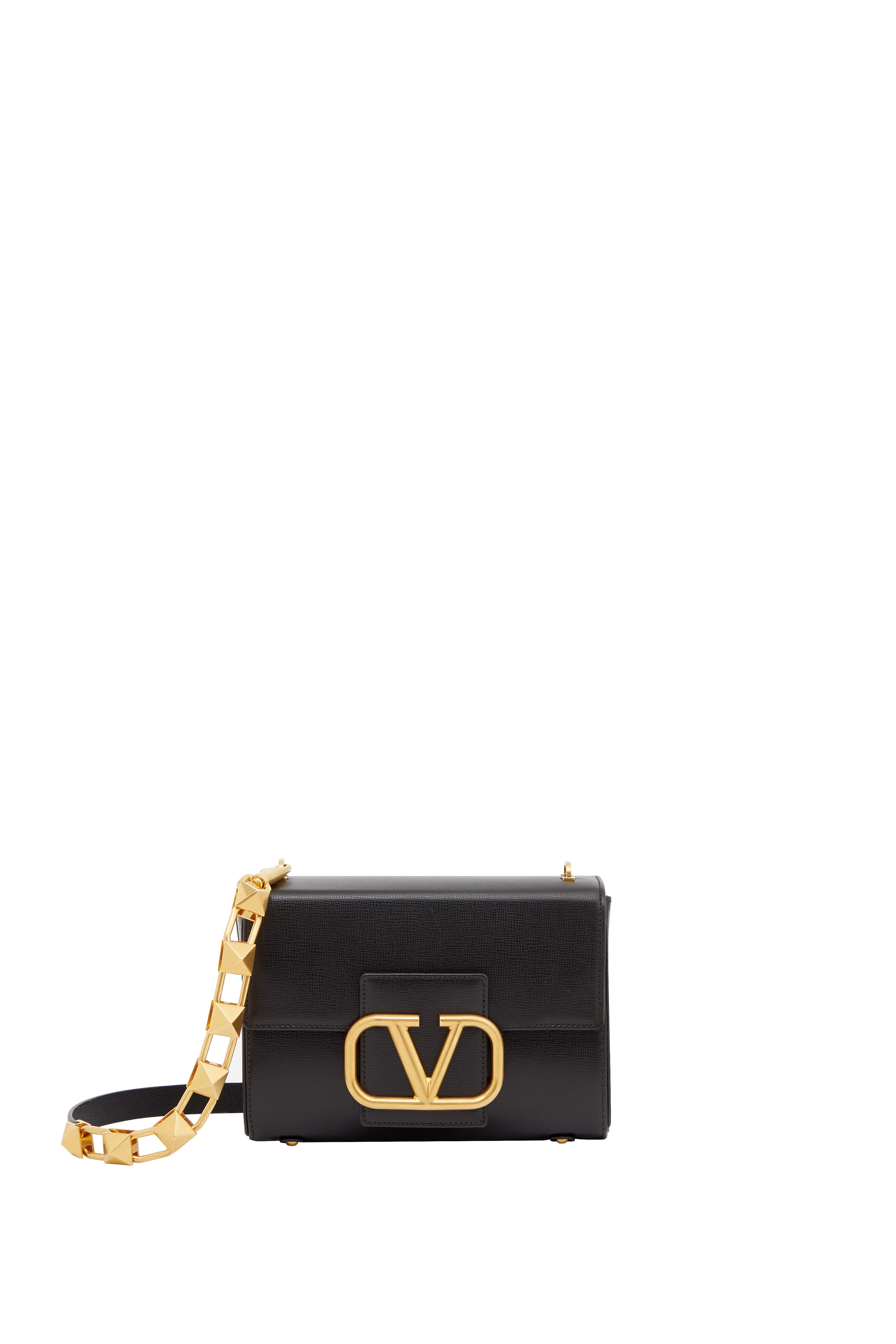 Valentino Garavani Stud Sign黑色粒面小牛皮肩背包。NT$102,500(Valentino Garavani提供)