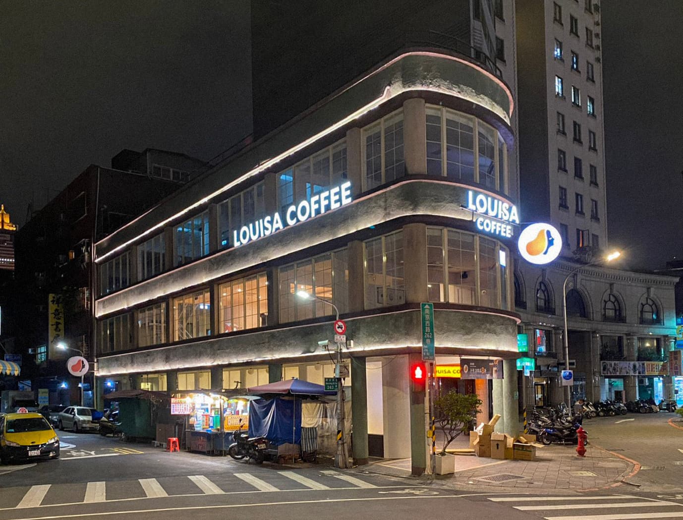 建成圓環店是台北大同區的老地標新氣象,路易莎進駐後,再造社區回憶。(路易莎提供)