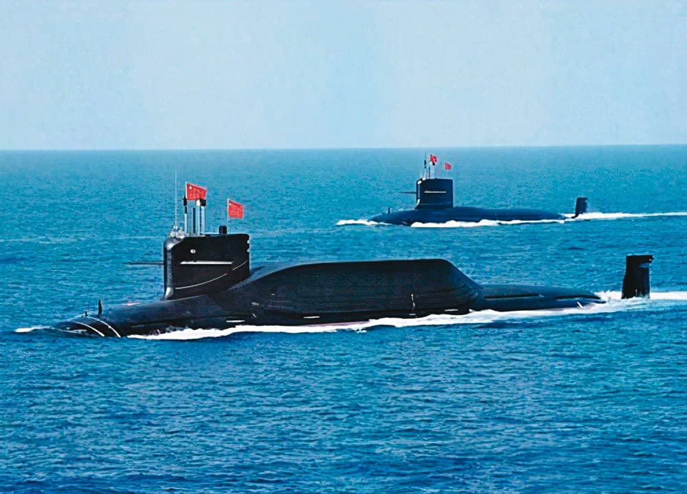 中國「長征18號」戰略核潛艦今年正式服役,其搭載的彈道飛彈對美國本土產生威脅,提升了對抗情勢。(翻攝自央視)