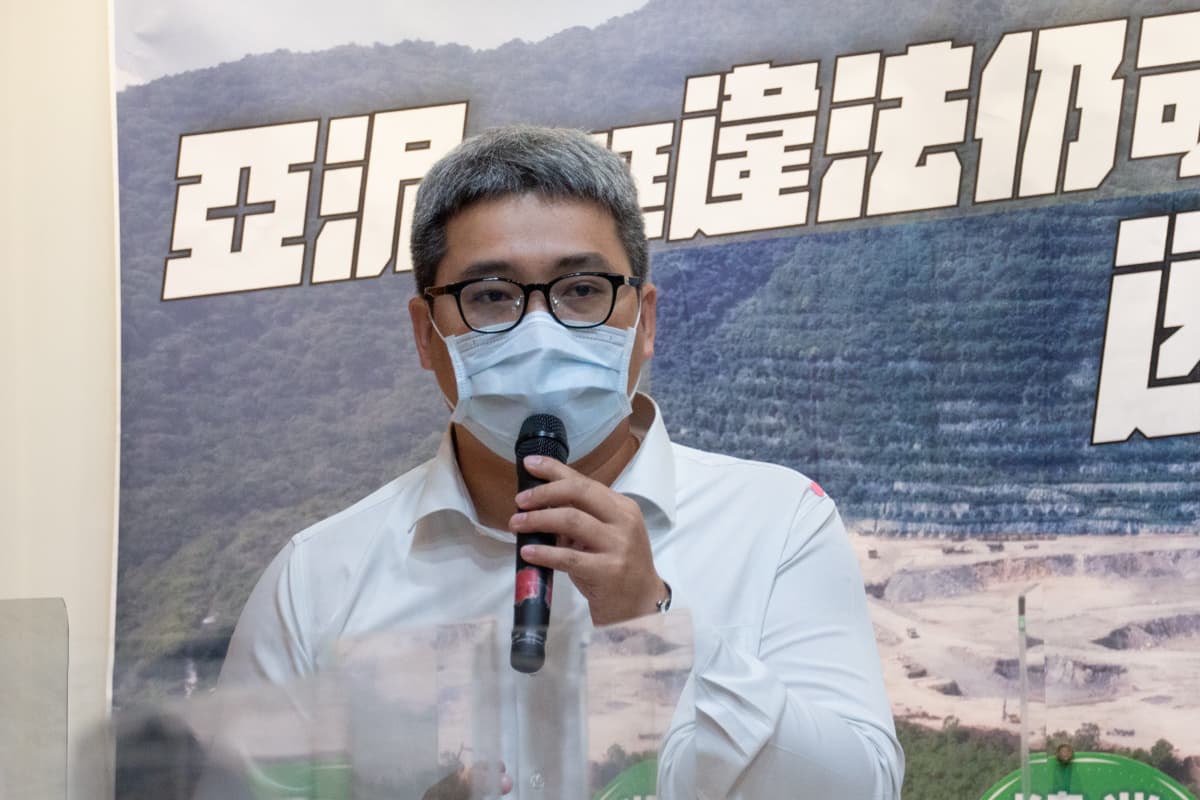 亞泥案義務律師謝孟羽呼籲,希望透過《礦業法》修法,一次性解決所有問題。(地球公民基金會提供)