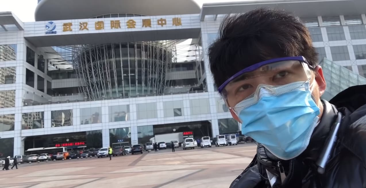 陳秋實深入武漢進行疫情第一手報導,後遭警方逮捕失聯超過600天。(翻攝自陳秋實YouTube頻道)