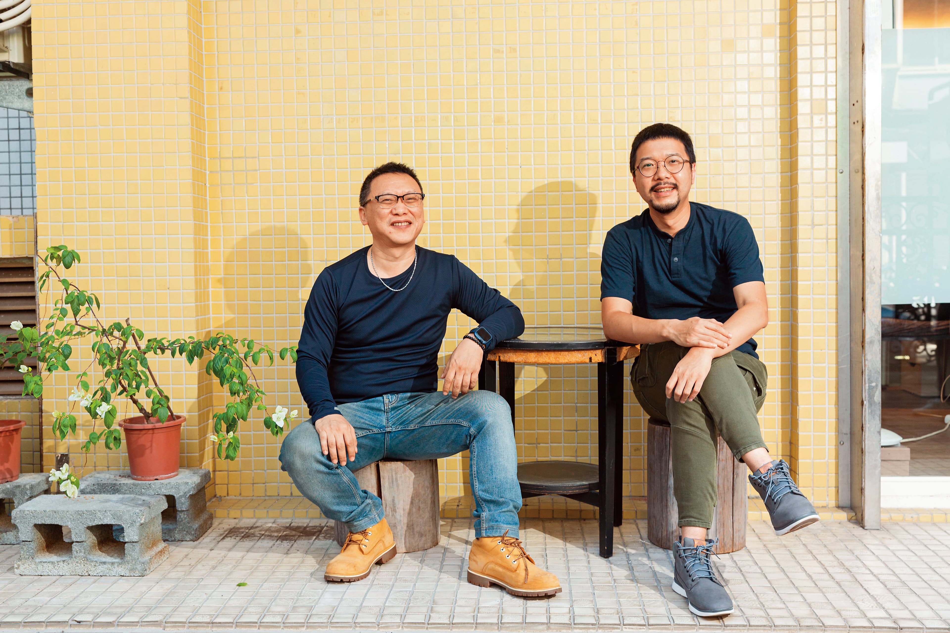 製作人湯昇榮(左)與許立達(右)從2018年著手開發輕科幻劇集《2049》。