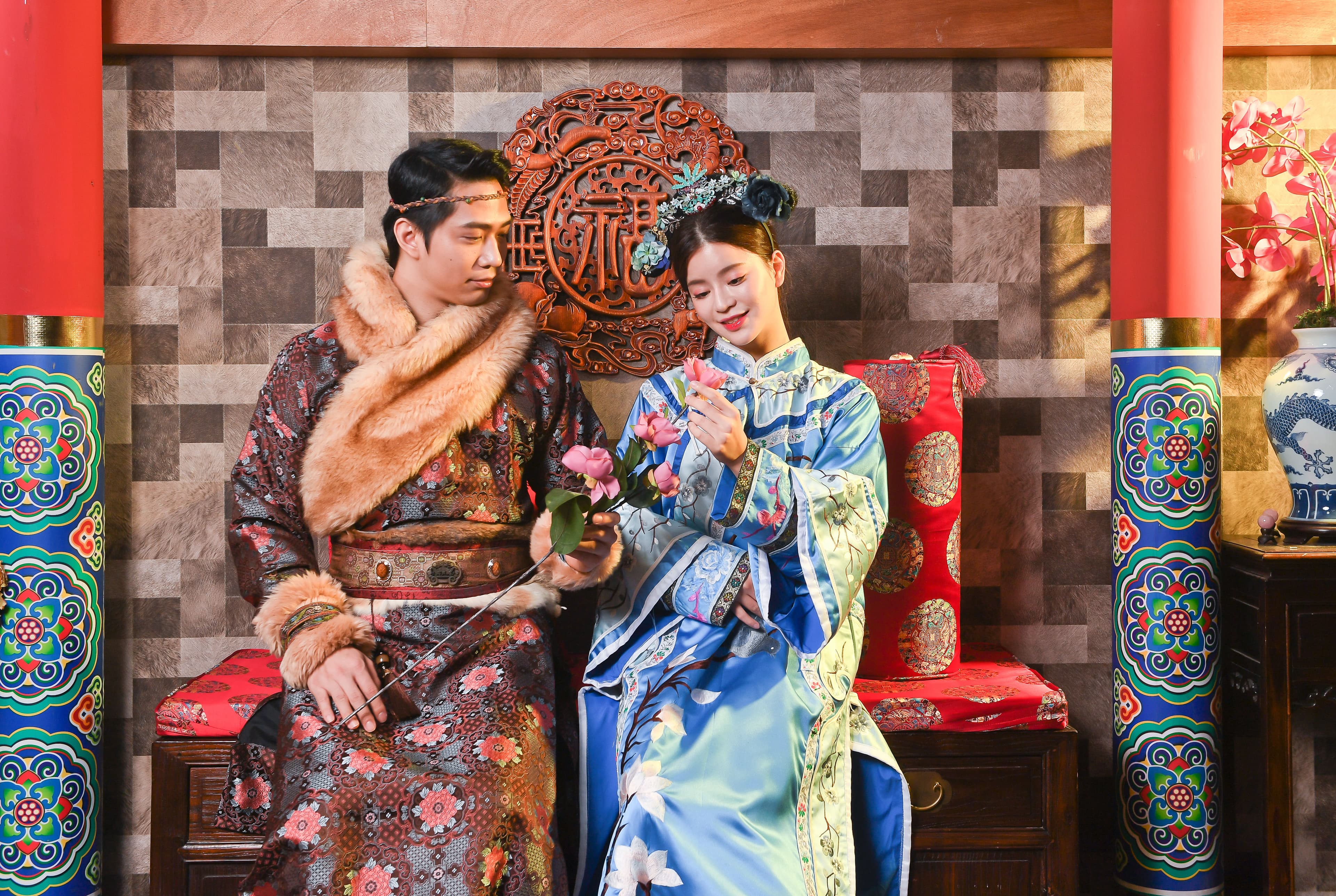 LARP遊戲現場的主持人形同導演,要視玩家狀況分配角色,導戲功力也很重要。(拉普星球提供)