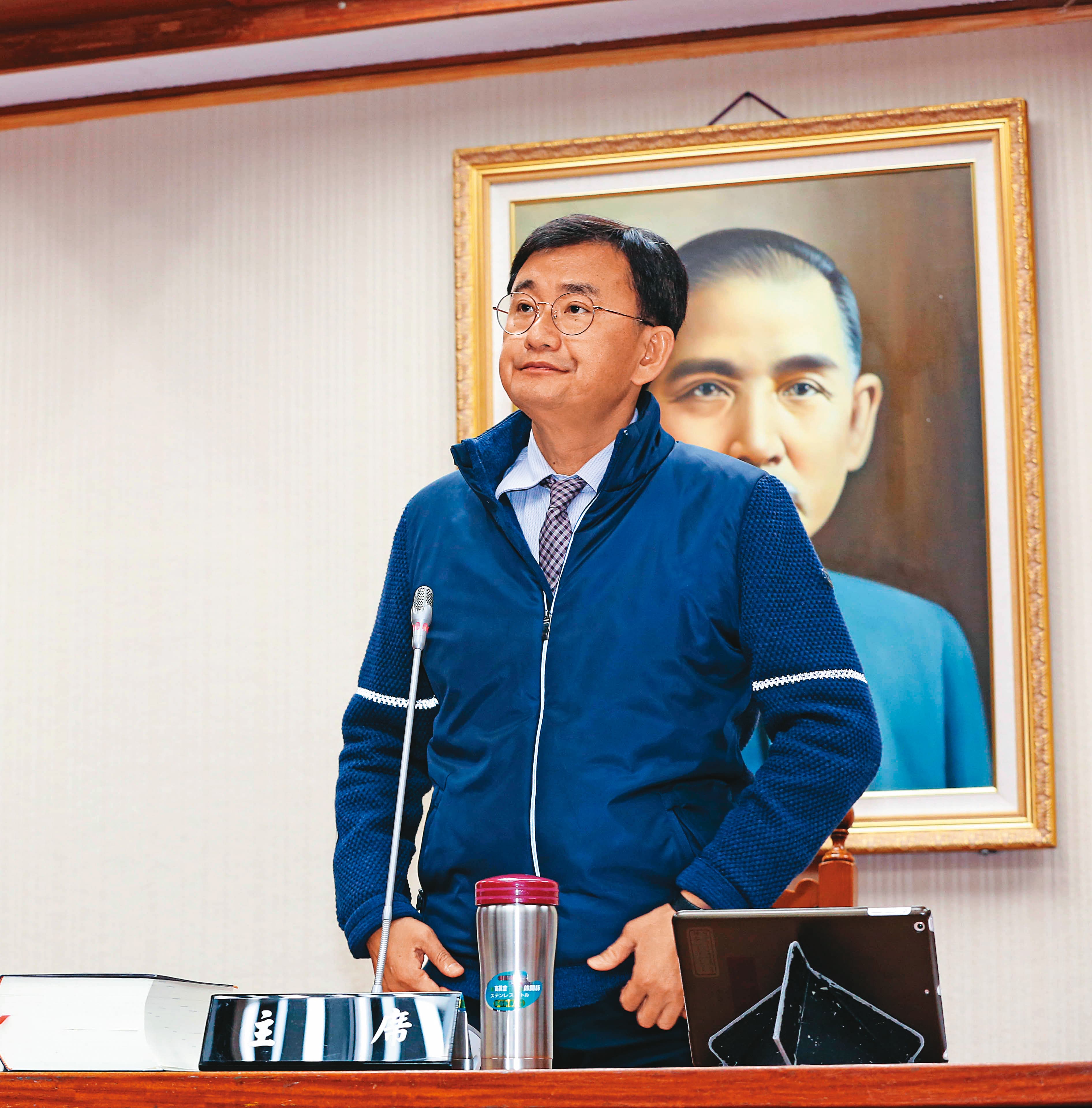 野百合世代的黃國書是資深教文立委,因線民風暴遭新潮流除名。
