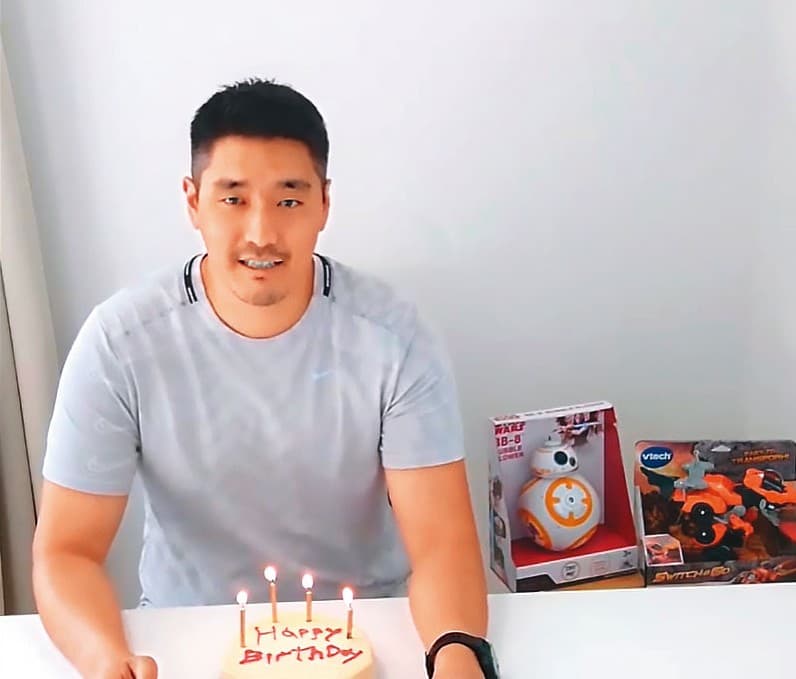 理科先生隔海在IG祝福兒子生日快樂,並表示對於缺席感到抱歉。(翻攝自John IG)