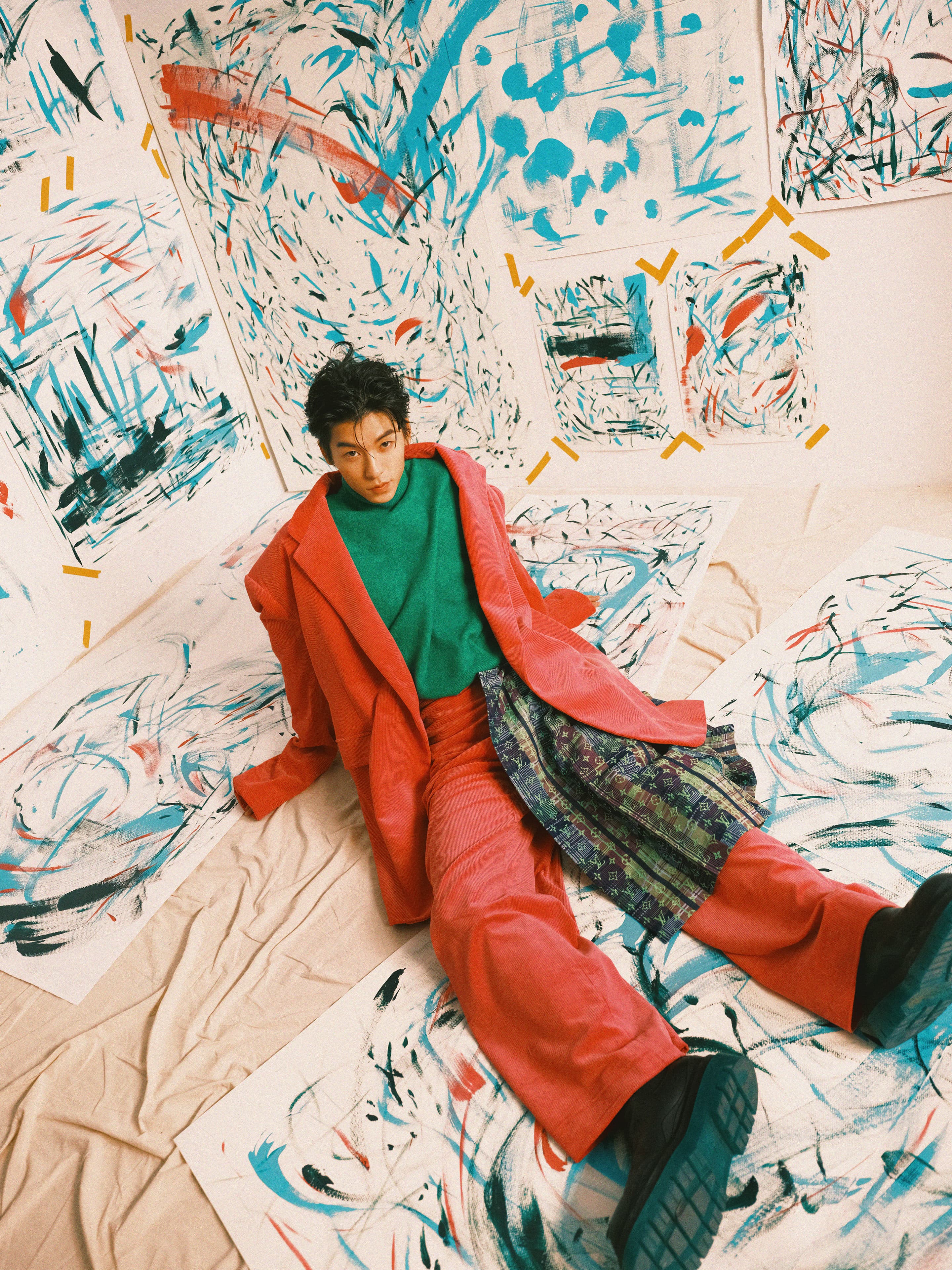 為了首波單曲〈Soufflé〉,許光漢連換6套造型。(何樂音樂提供)