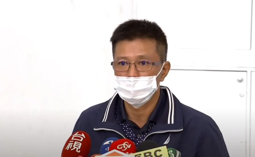 瑪莎拉蒂惡少的父親開記者會,狂鞠躬道歉並哽咽「我們真的很對不起」。(翻攝自鏡新聞畫面)