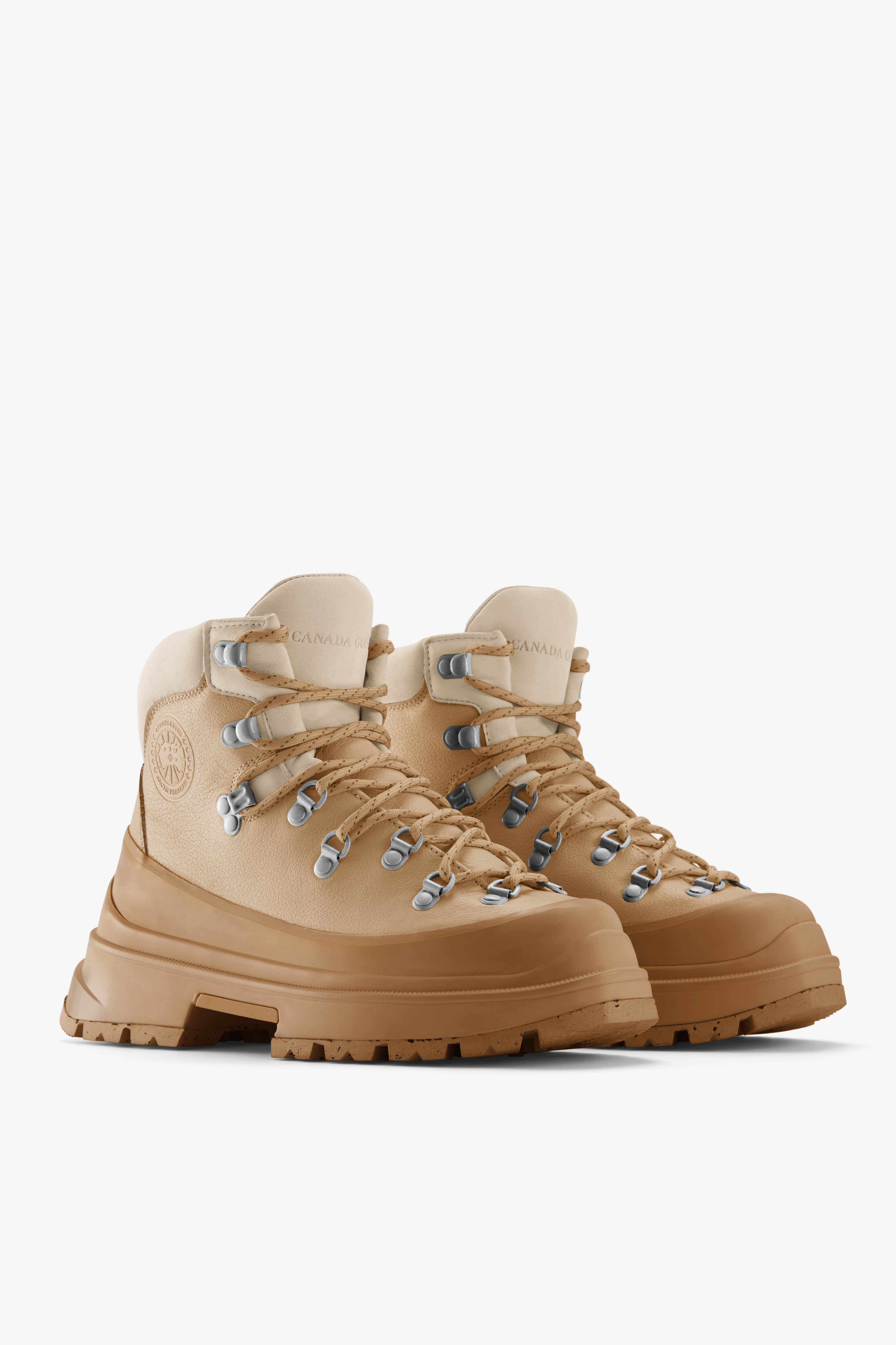 .Journey Boot棕駝色女款旅行靴。NT$25,100。(Canada Goose提供)