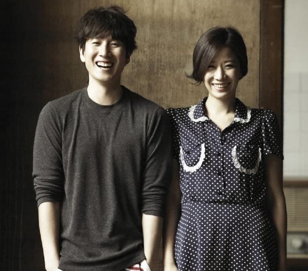 李善均與田慧振愛情長跑7年結婚,婚後育有兩個兒子,是韓國有名的明星夫妻。(網路圖片)