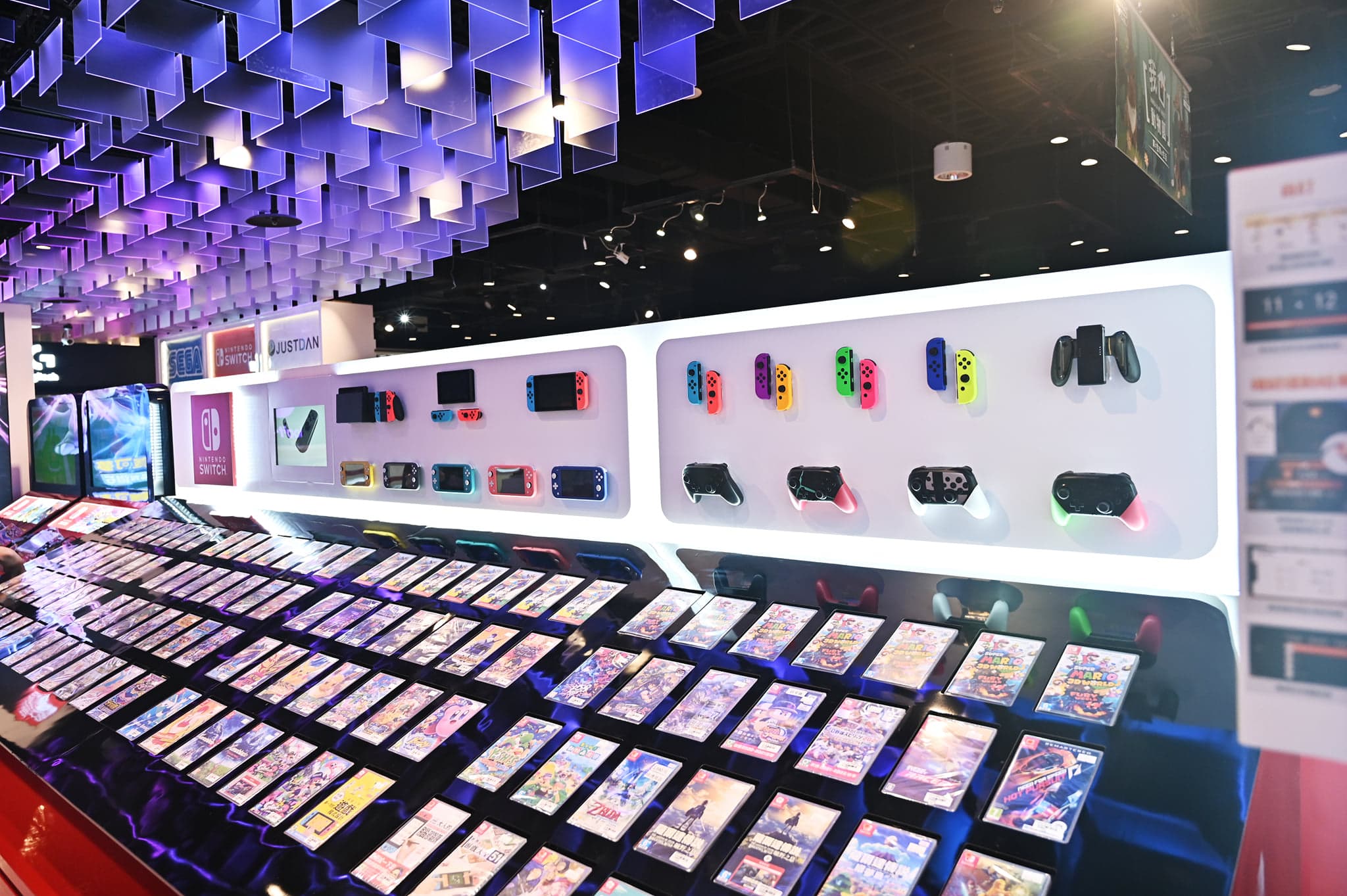 店內販售各種Switch主機、遊戲,以及Joy-Con等周邊配件。(翻攝傑仕登臉書粉專)