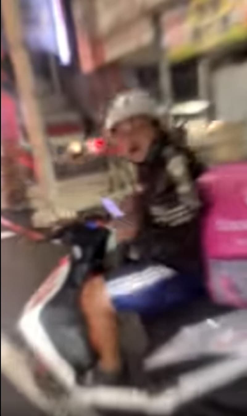熊貓外送員行車糾紛與民眾互嗆,遭拍下多項違規影片將遭罰。(翻攝自爆料公社)