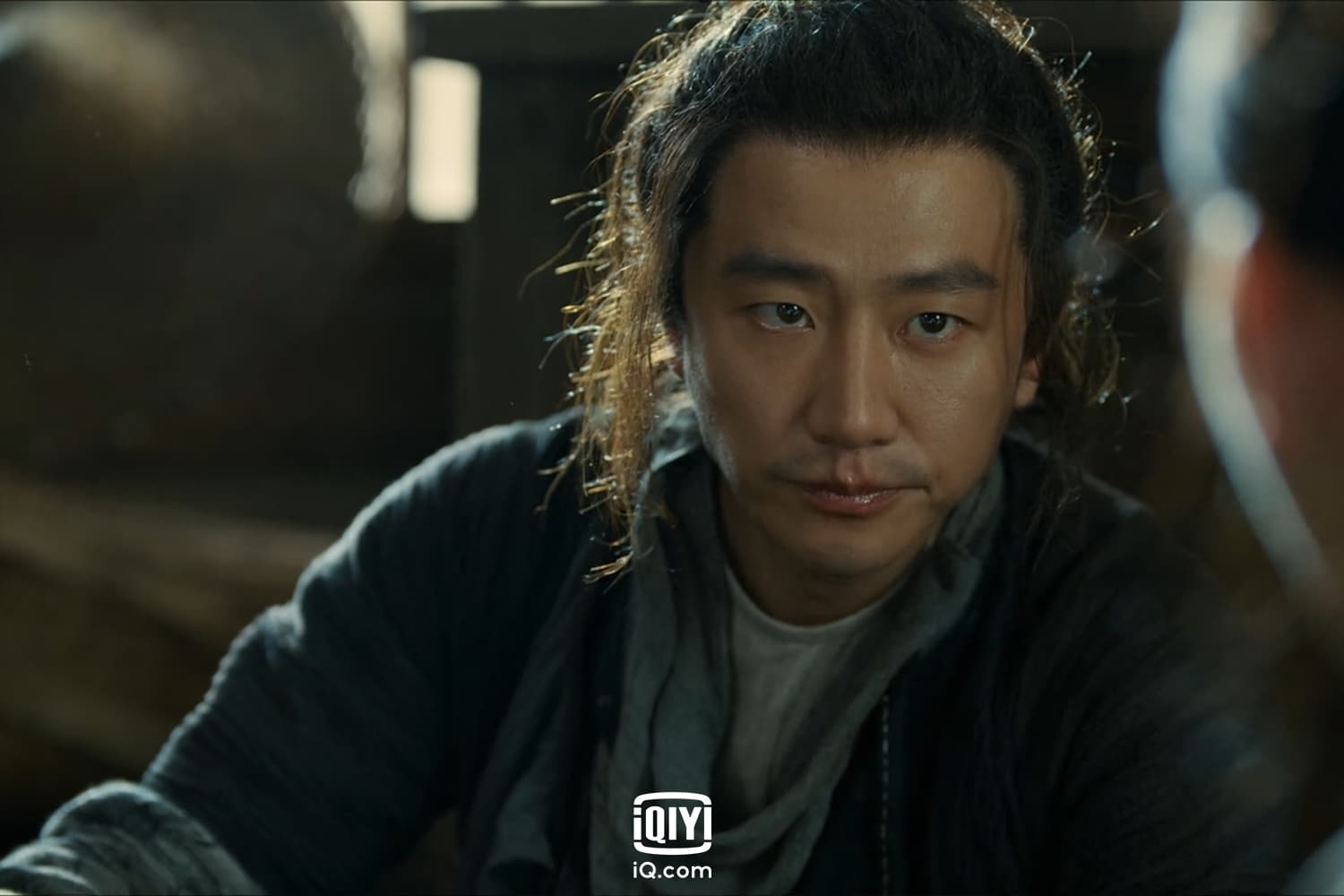 黃軒一心復仇,立誓找出殺害自己兄弟的兇手,卻發現更大的謎團。(愛奇藝國際站提供)