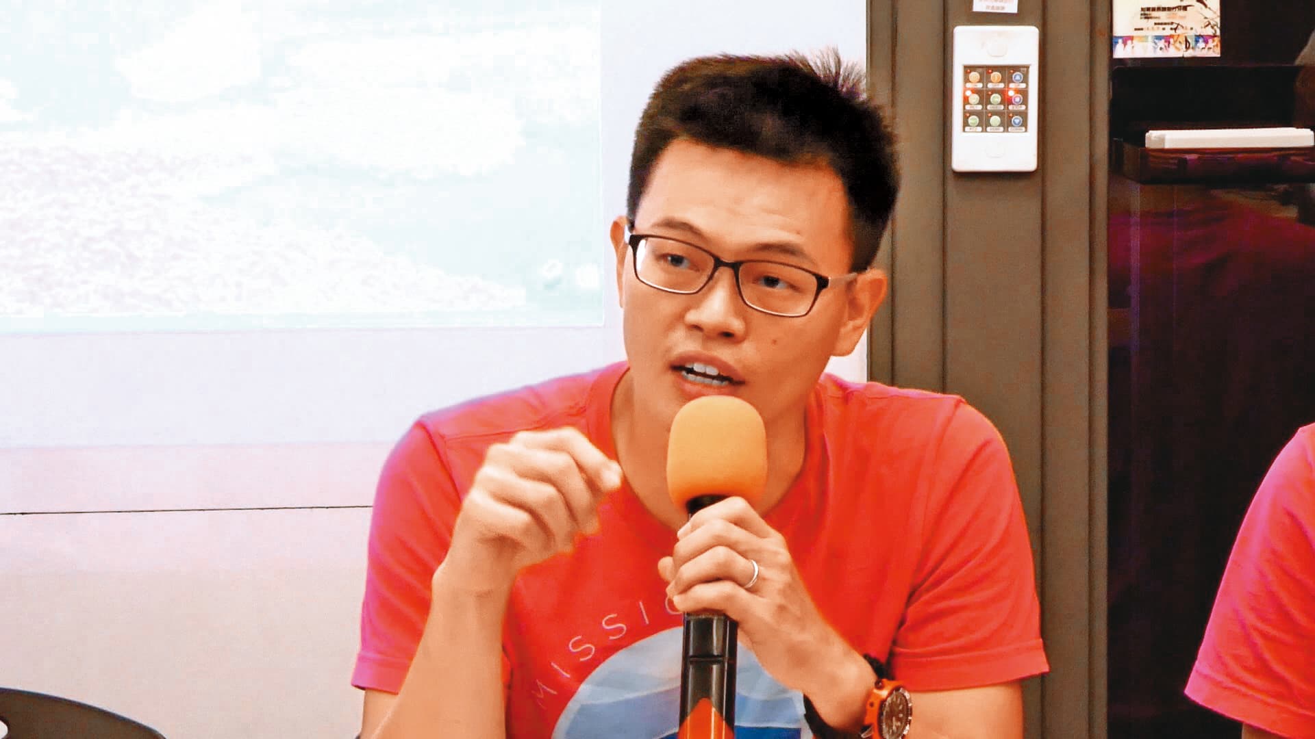 東海大學生態與環境研究中心副教授劉少倫。(翻攝珍愛桃園藻礁臉書)