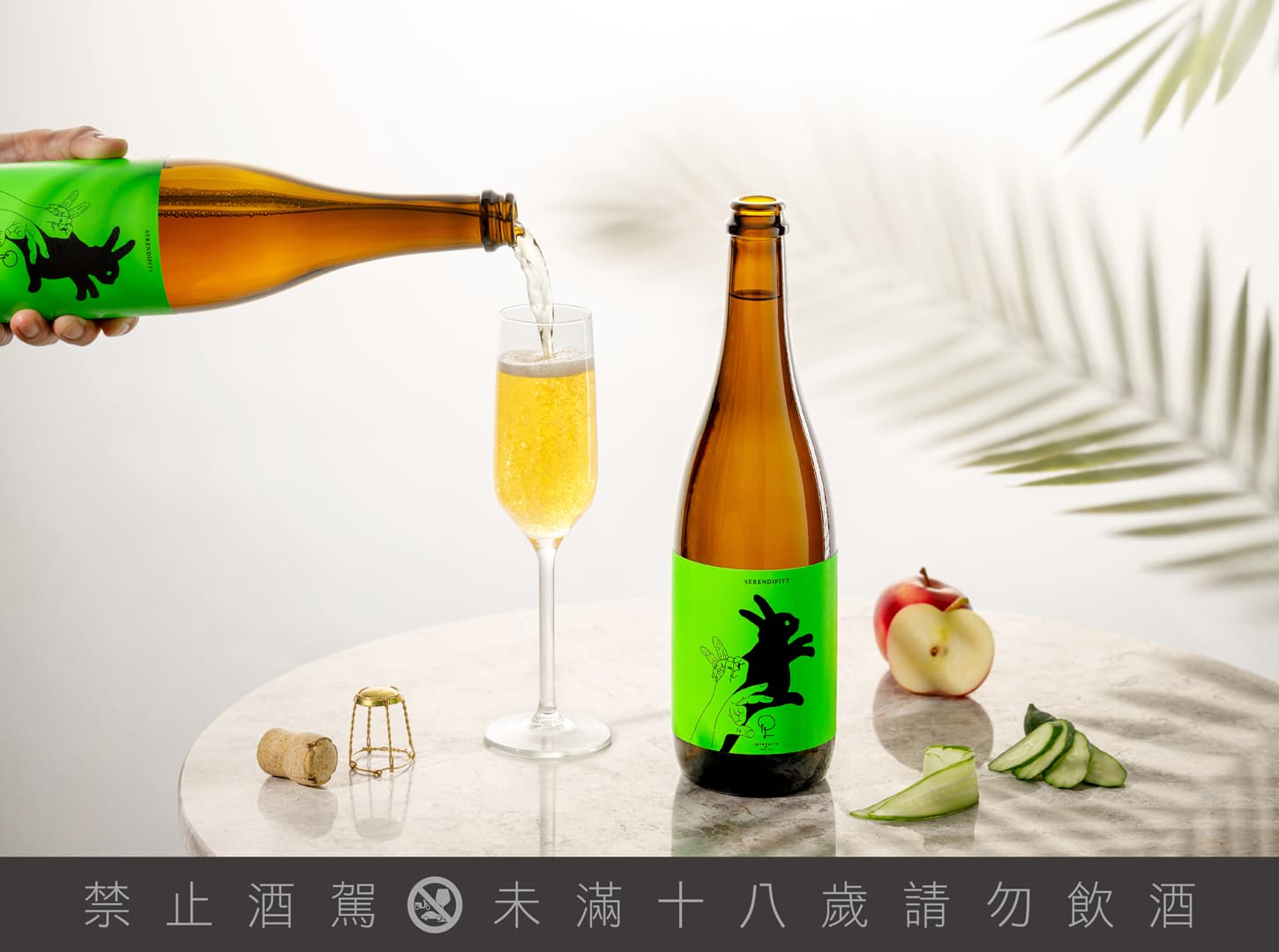 酒款風味以具白酒氣息的蘋果、酸黃瓜為主調,佐以蒔蘿草本香點綴。(臺虎精釀提供)
