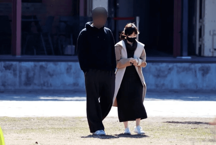 福原愛(右)與「橫濱大谷翔平」(左)3月下旬到橫濱約會,不倫戀曝光。(翻攝自《女性SEVEN》)