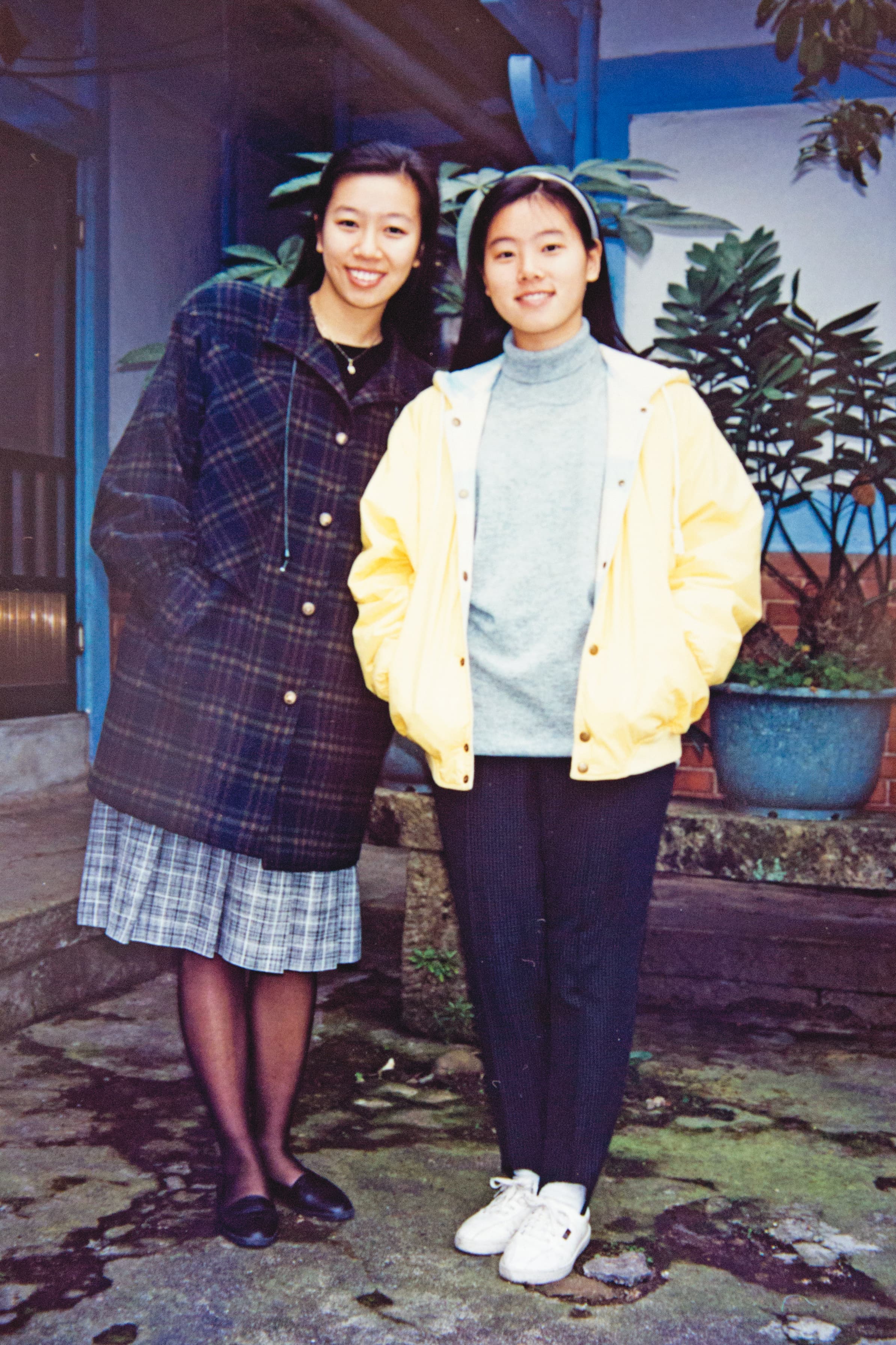 林靜儀(左)與妹妹。(林靜儀提供)