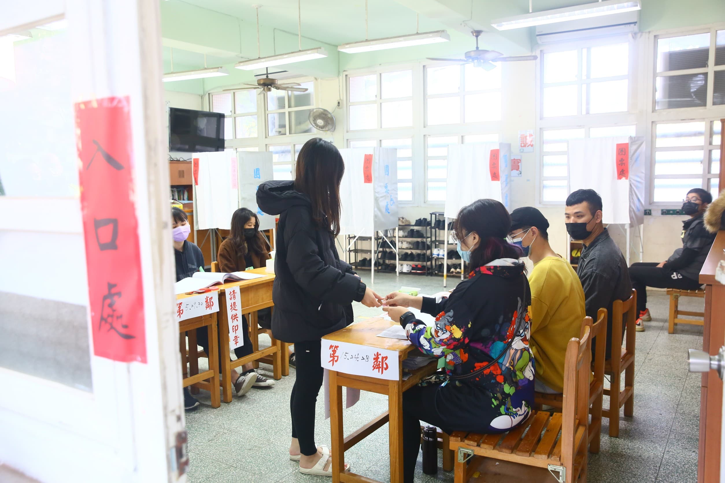台中市第二選區立委補選今(9)登場。
