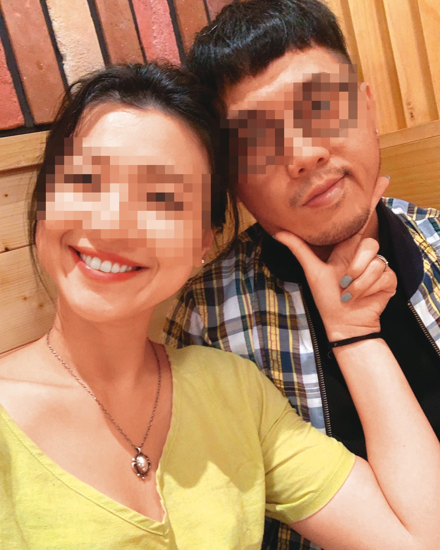 穆姓人夫(右)除了偷吃小三Y女(左)多年,還同時與多名女子交往。(翻攝Y女臉書)