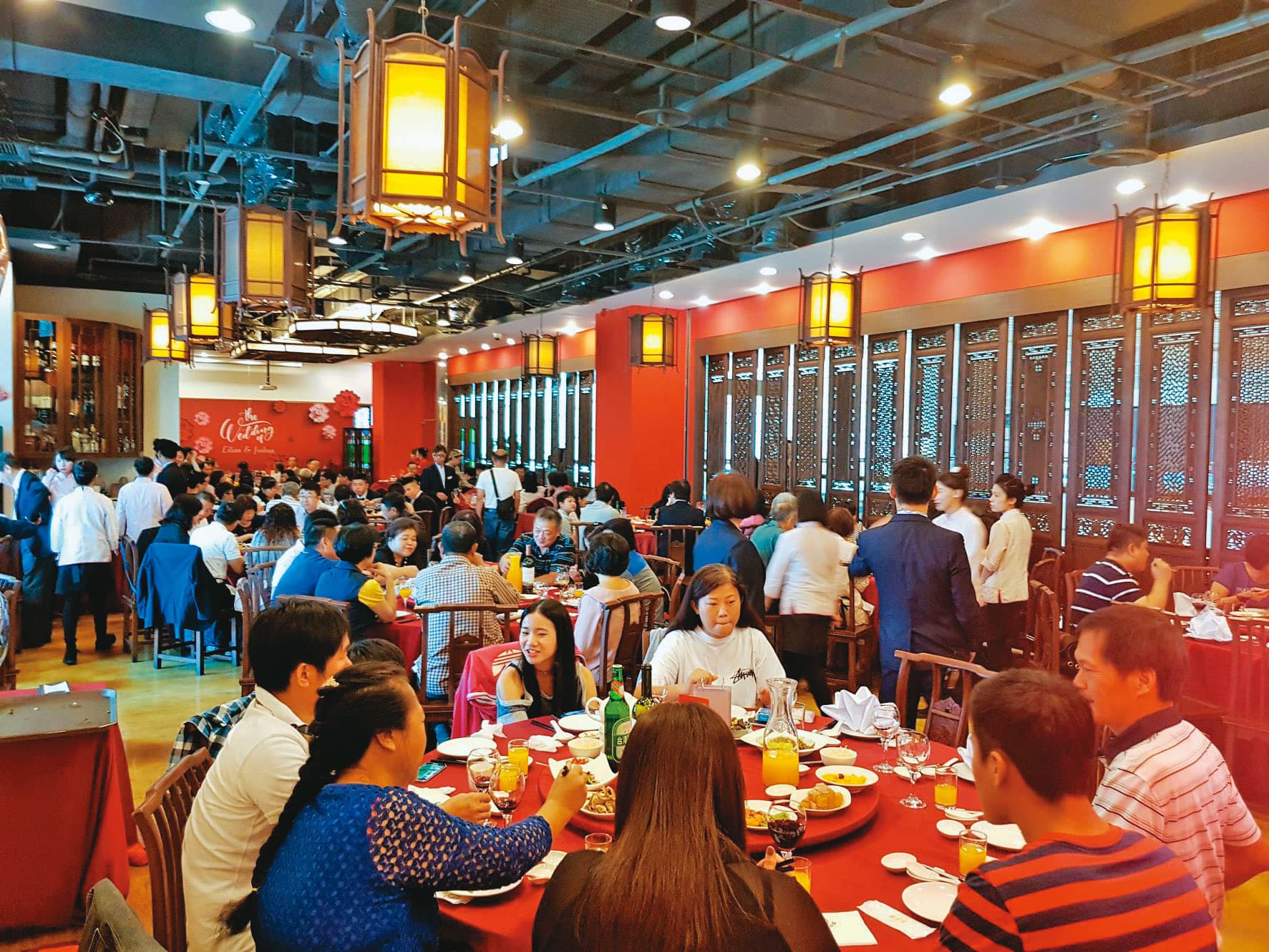 陳飛龍是業界公認的美食家,還開設「點水樓」餐廳推出各式菜系料理。(翻攝點水樓臉書)