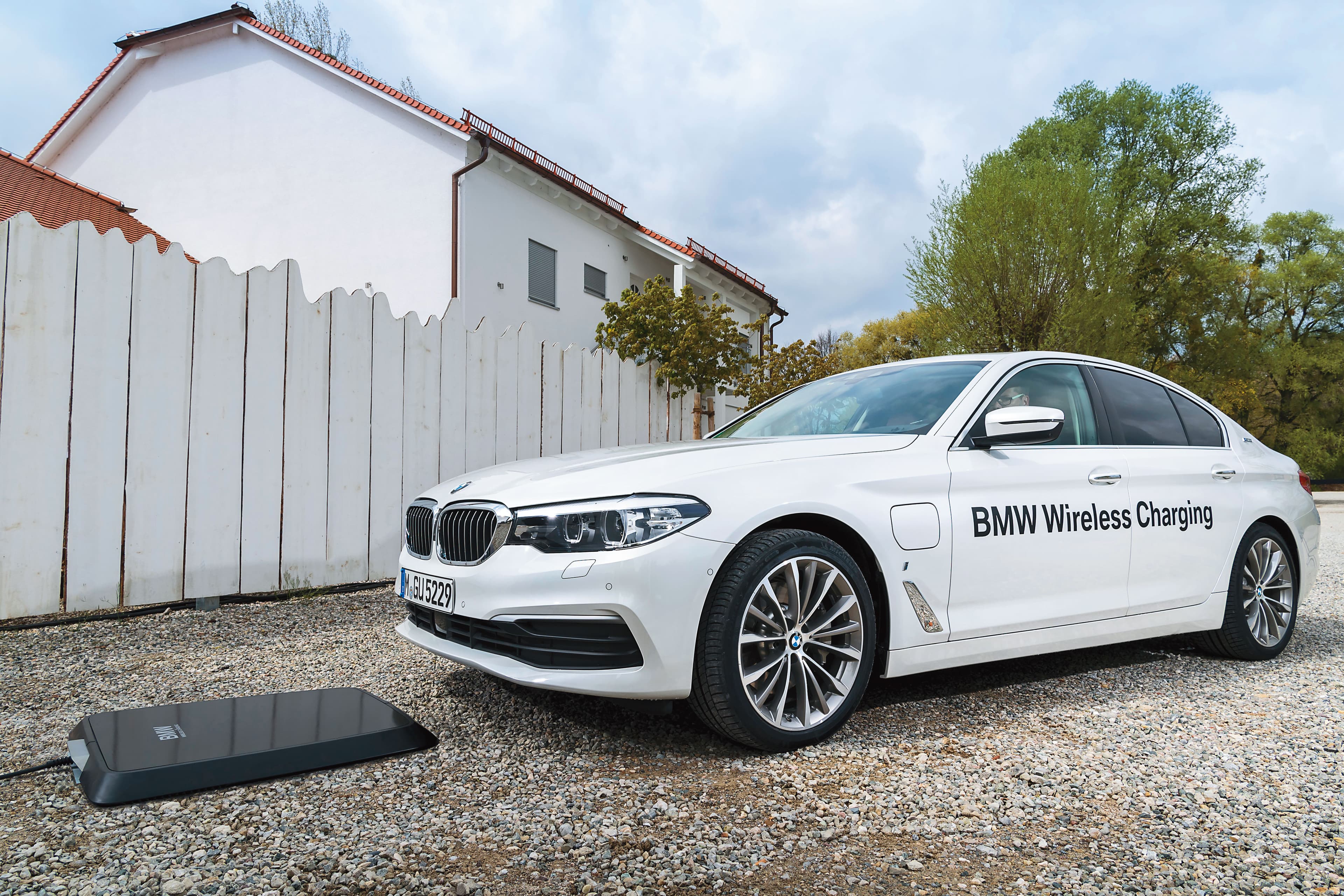 BMW堪稱布局無線充電最積極的車廠,6年前就嘗試把技術導入量產車上。(BMW提供)