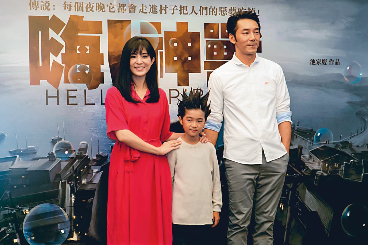 《嗨!神獸》2018年在台拍攝完成,飾演一家3口的楊釆妮(左起)、白潤音和李李仁一起出席殺青宴。(翻攝自mingweekly.com)