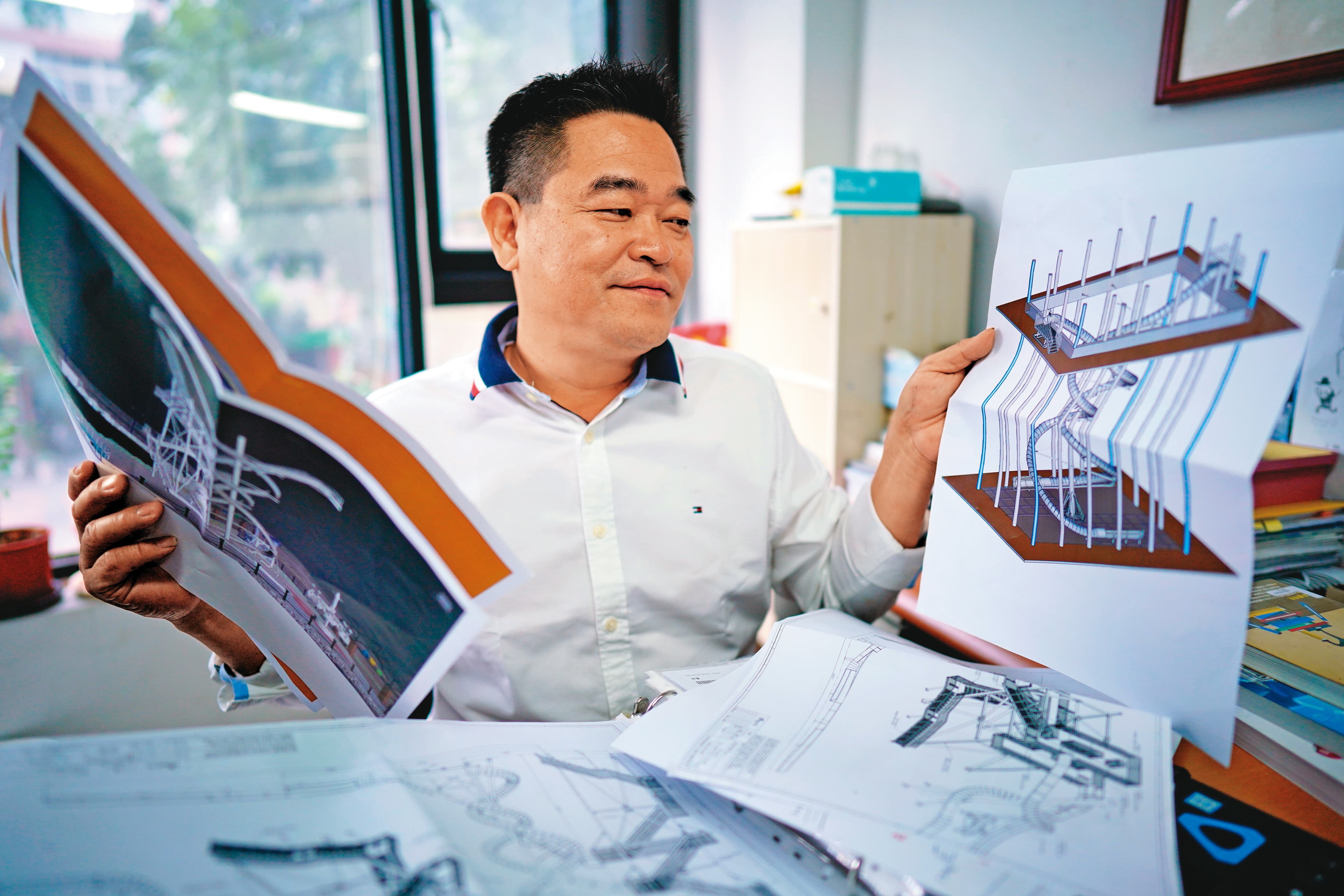 吳思漢擊敗亞洲近百家上市公司,獨家取得德國Wiegand立體螺旋溜滑梯代理權。