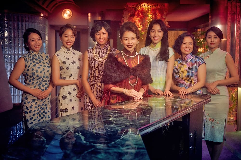 徐若瑄在《華燈初上》客串媽媽桑,一出場就成話題。(Netflix提供)