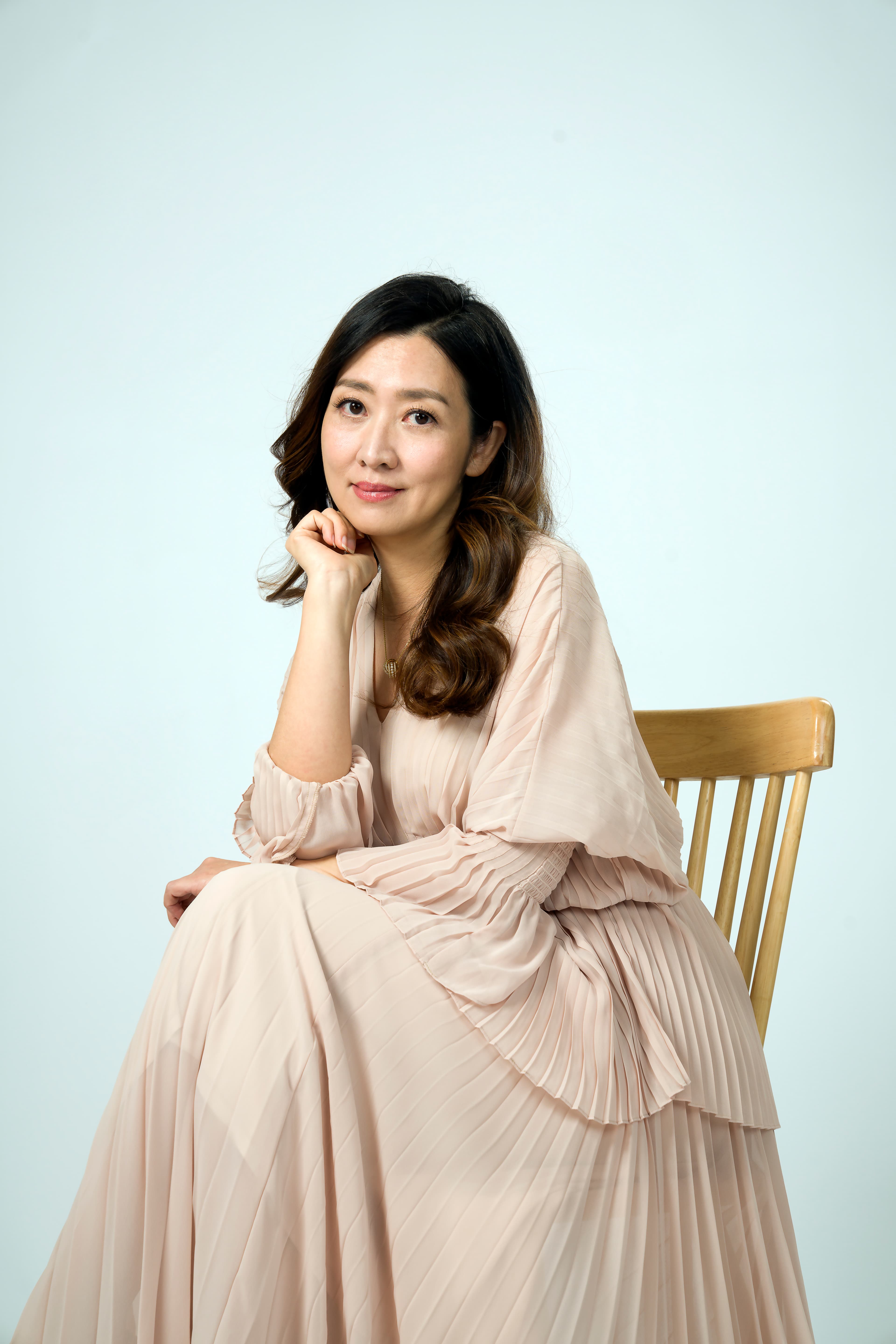 鄧惠文醫師表示:「已婚者被認為是人生勝利組,實際上卻可能和伴侶卻很少有愉快的談話,對方也很久沒看自己一眼了!」(巨宸製作提供)