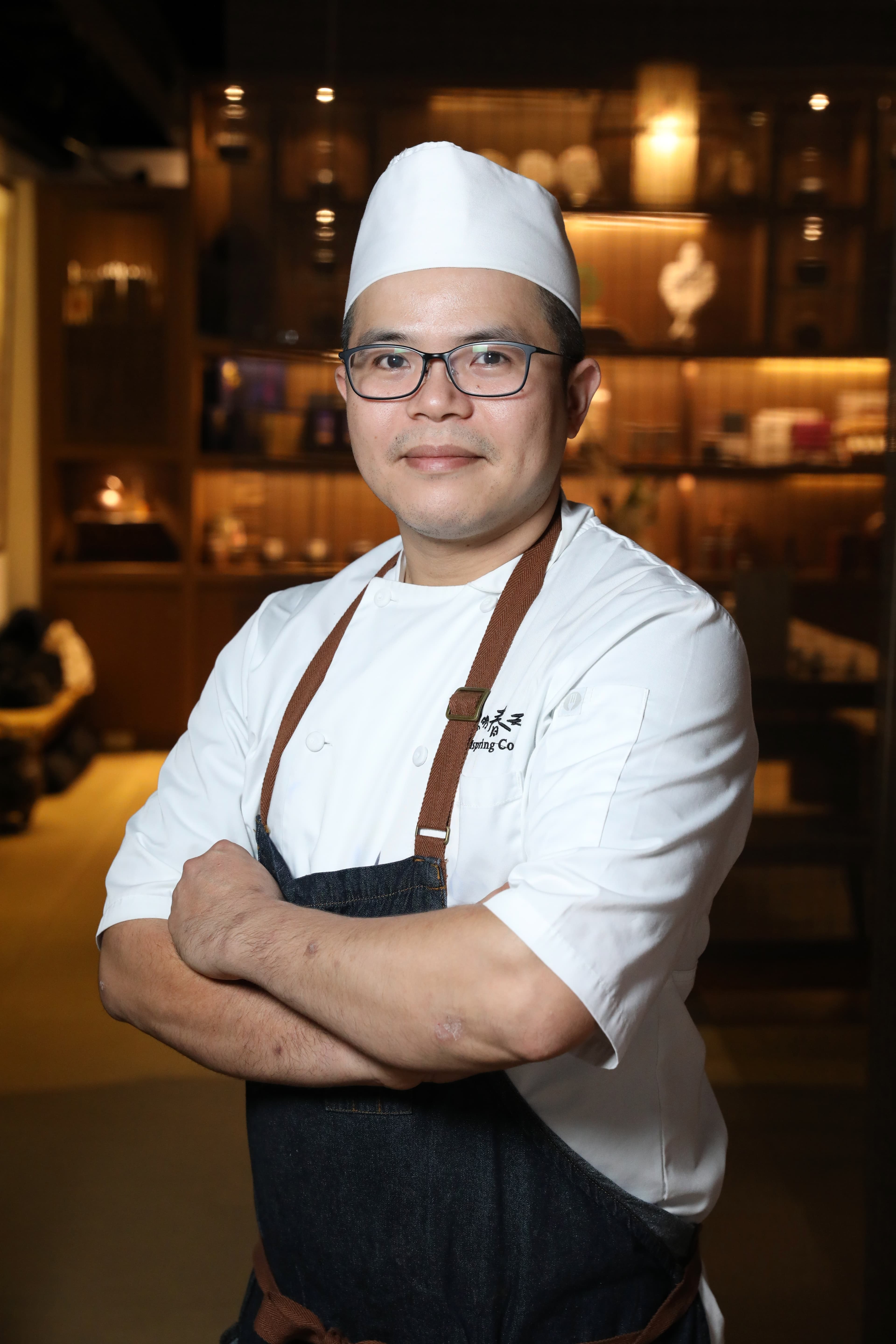 薛永鴻接任陽明店總主廚10年,對鑽研無蛋無奶的純淨蔬食充滿熱情。