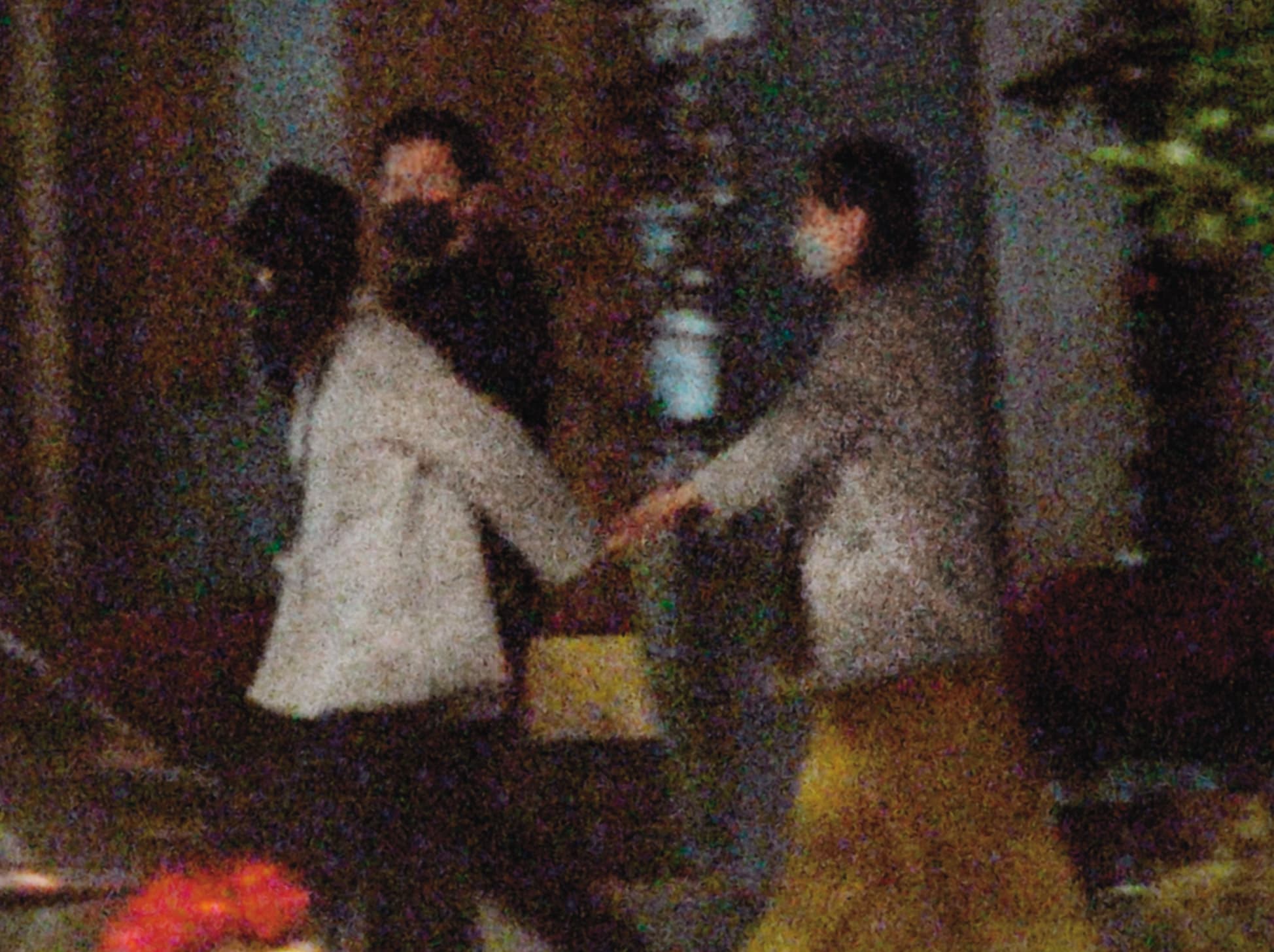 本刊曾拍到許瑋甯(右)與邱澤(中)成為人妻、人夫之後的首度同框畫面,顯得相當登對,又討眾親友喜歡。左為藍心湄。