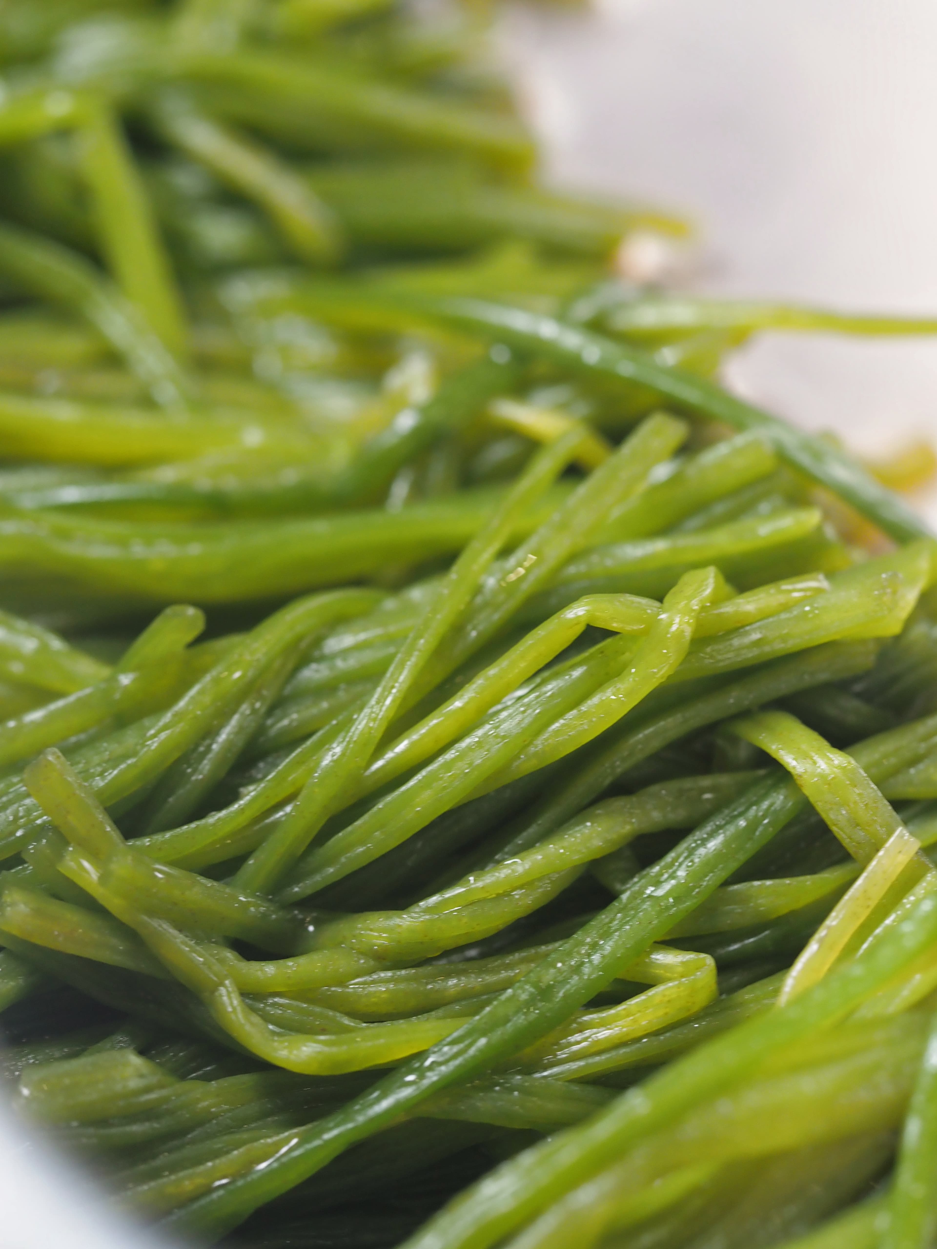 台北店限定的「茉莉茶香水蓮」將花香融進水蓮的爽脆中。