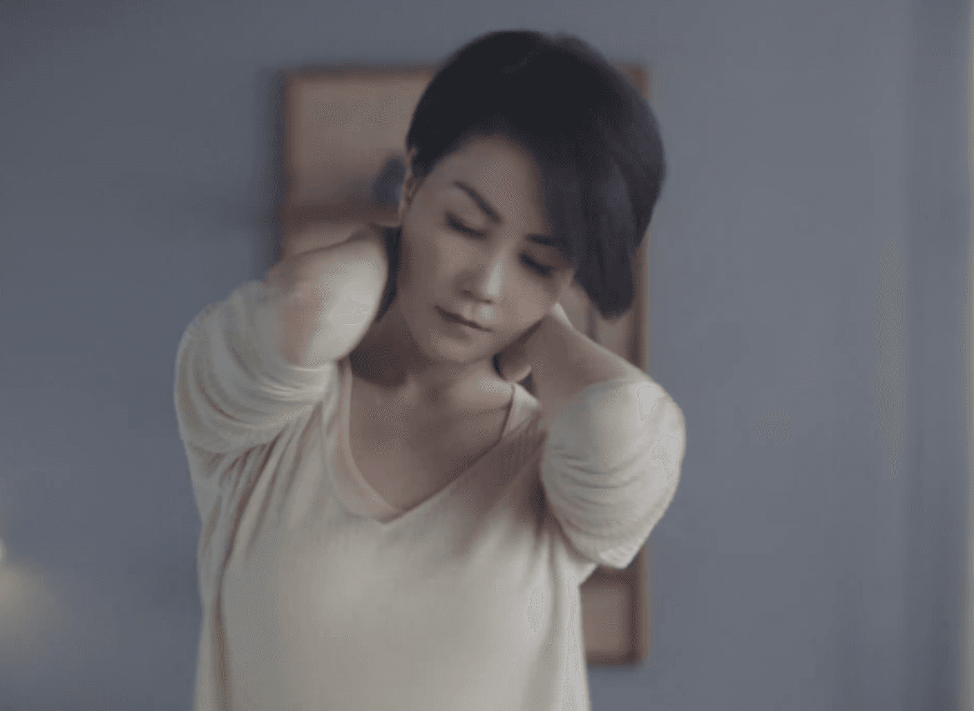 據悉王菲以1.3億台幣天價簽下該內衣代言,而且還不用穿內衣上鏡。(翻攝自neiwai官博)