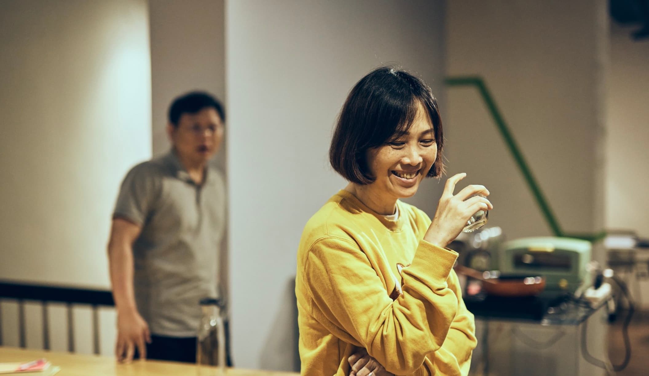 資深舞台劇演員杜思慧(右)與吳世偉在舞台劇《婚內失戀》飾演夫妻。(巨宸製作提供)