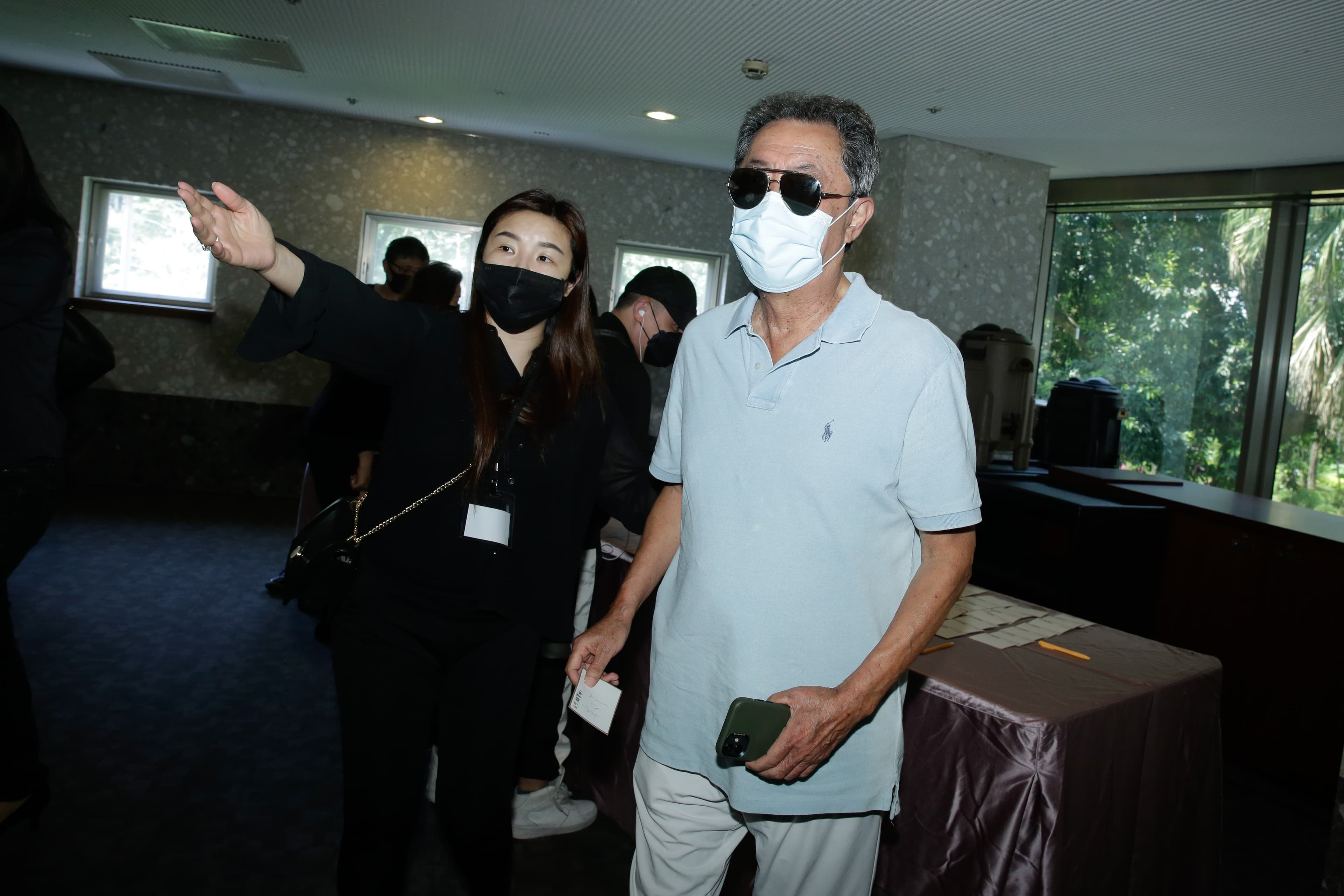 曾與顧寶明合作過2、30部電影的朱延平導演,難忘其在片場帶給大家歡樂的回憶。