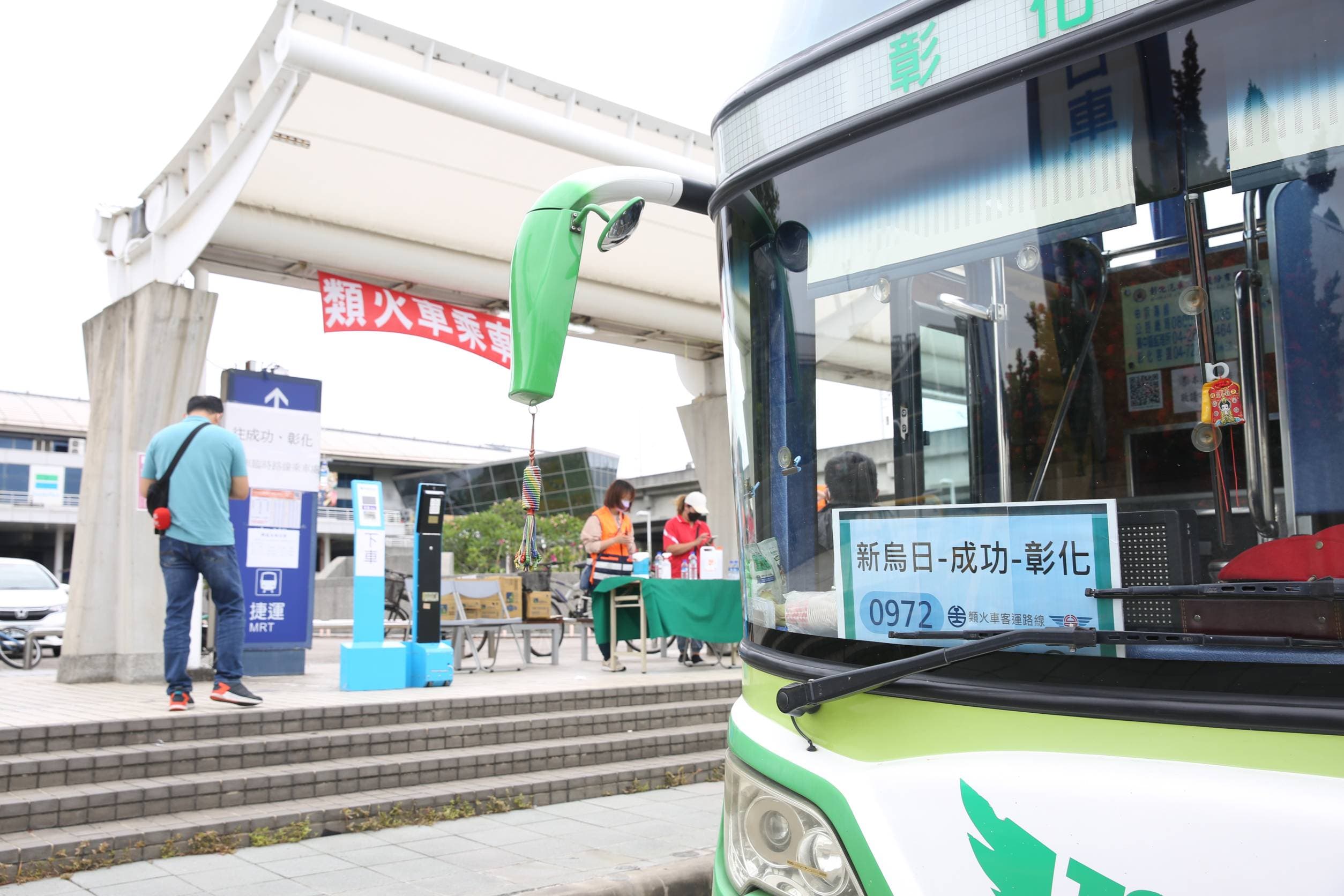 台鐵多個車站均以「類火車」疏運;圖為台中新烏日站情形。