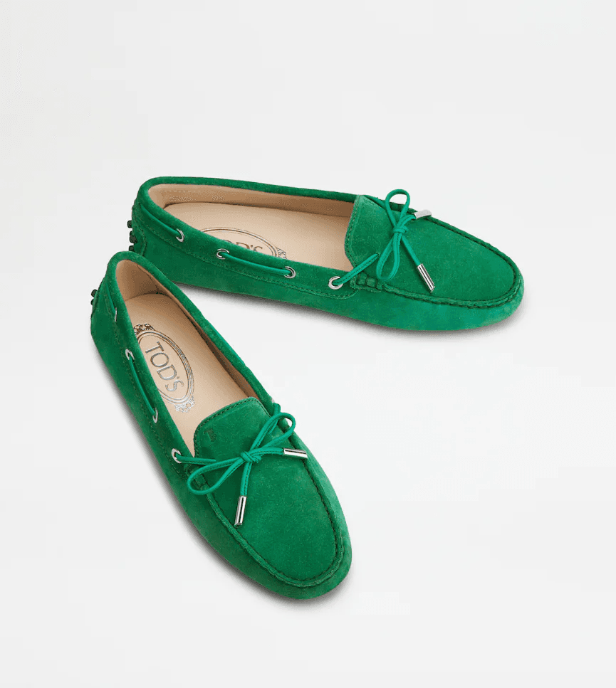 麂皮綠色豆豆鞋 NT$18,800 Tod’s 。(Tod’s 提供)